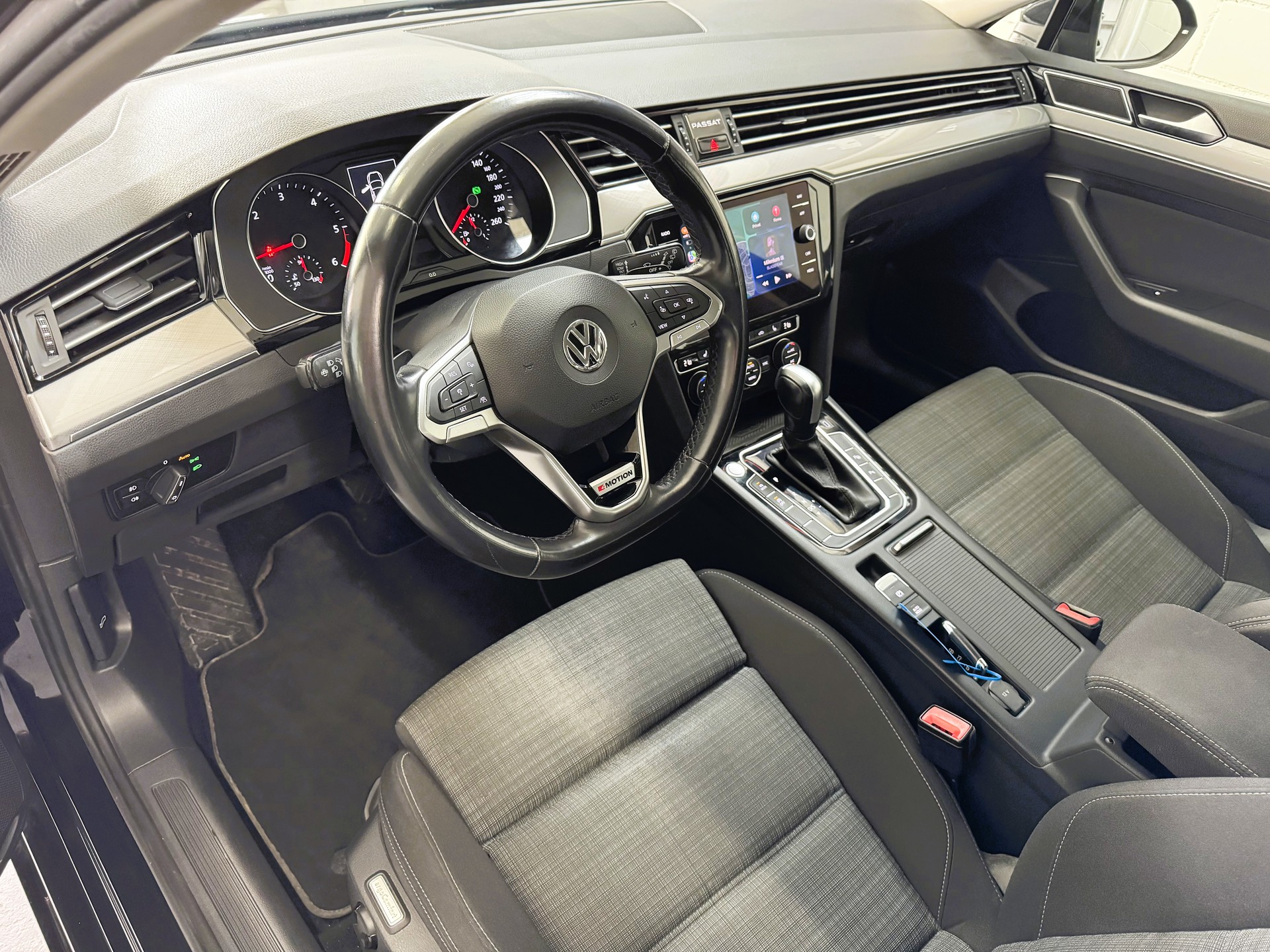 VW Passat 2.0 TDI BMT Business 4Motion DSG-image-5