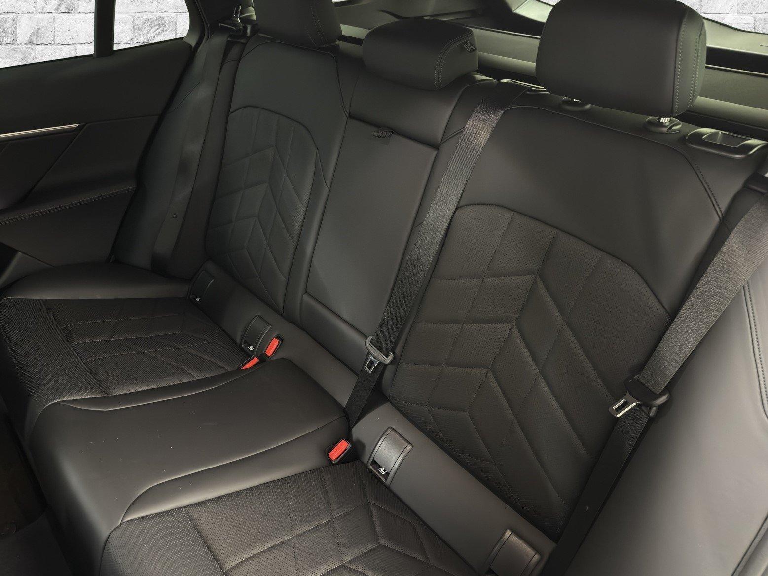 BMW 520d xDrive Touring M Sport-image-15