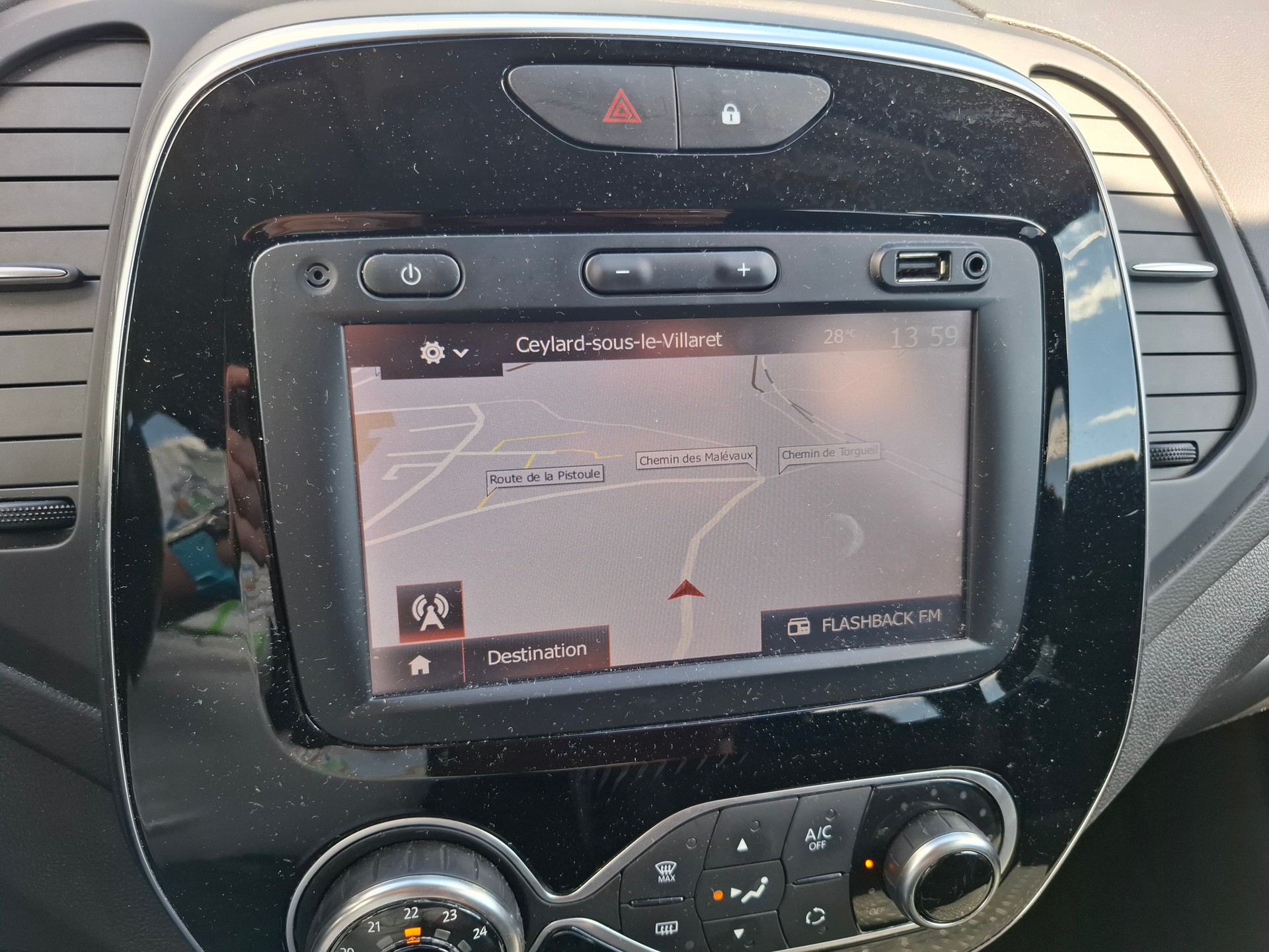 RENAULT Captur 1.2 T 16V Intens-image-13