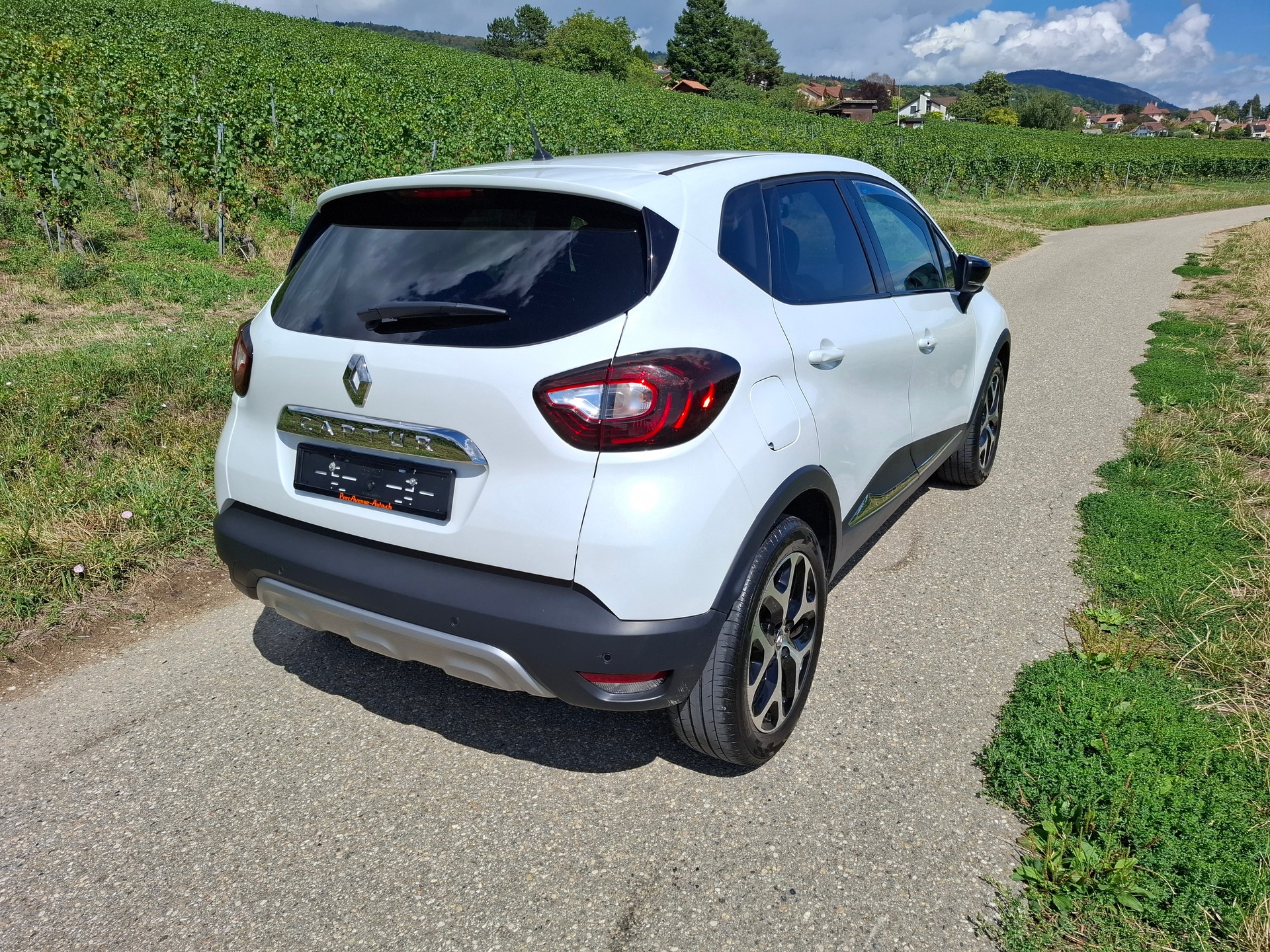 RENAULT Captur 1.2 T 16V Intens-image-1