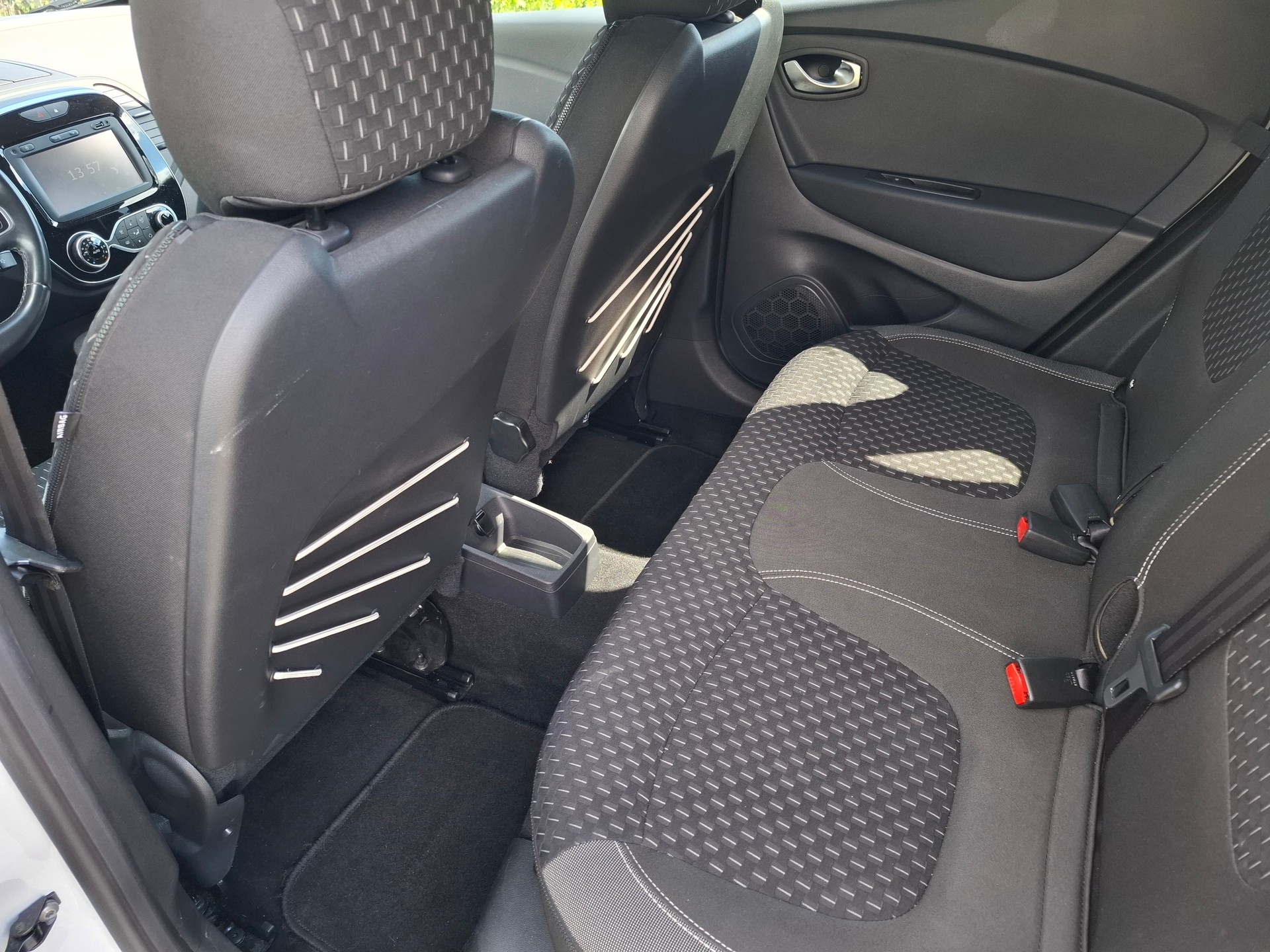 RENAULT Captur 1.2 T 16V Intens-image-10