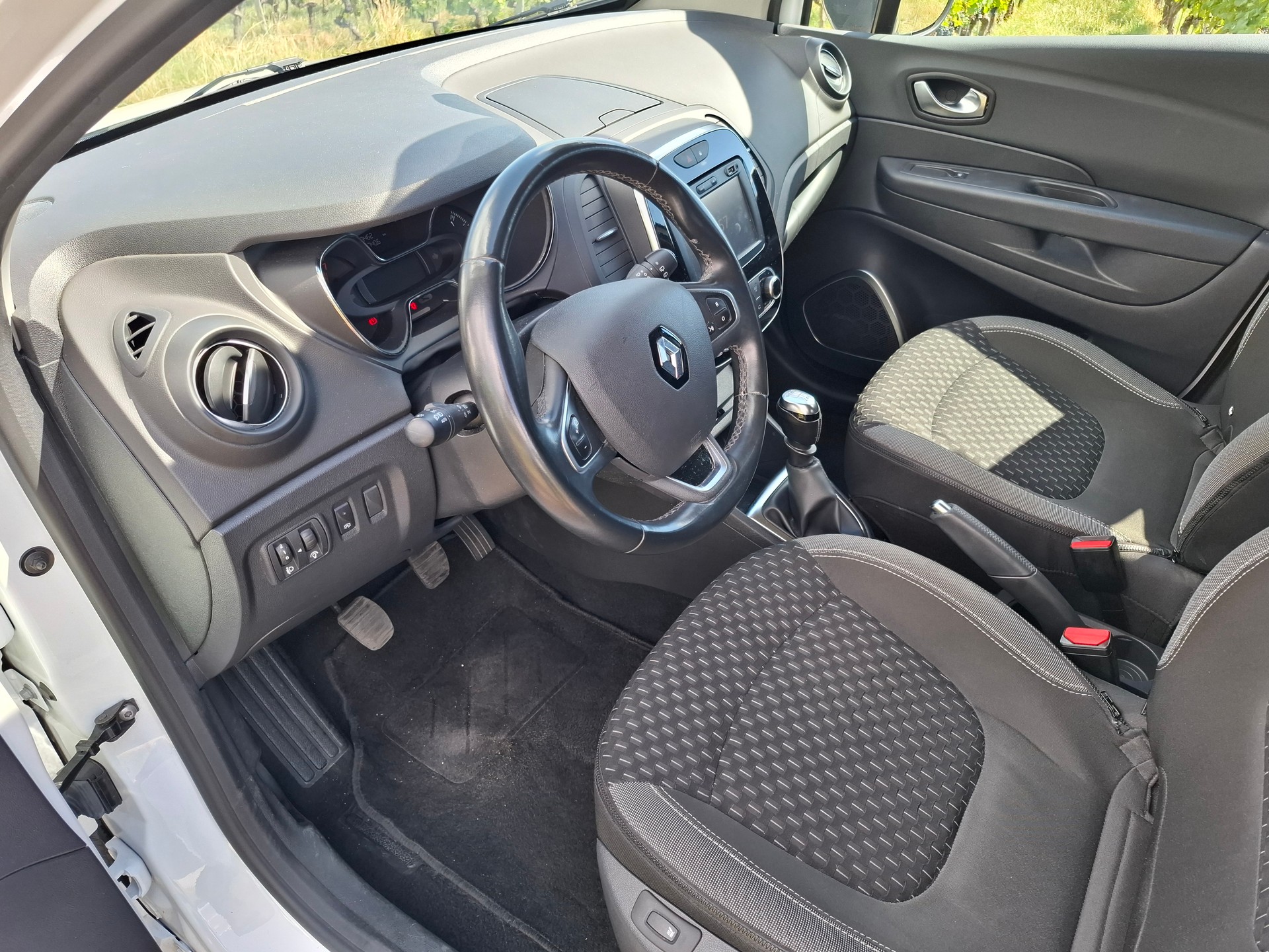 RENAULT Captur 1.2 T 16V Intens-image-9