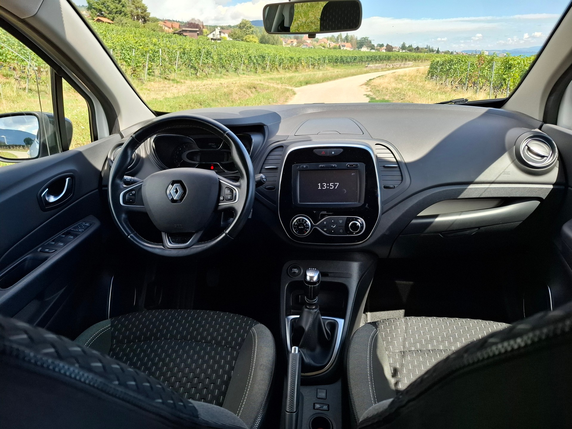 RENAULT Captur 1.2 T 16V Intens-image-11