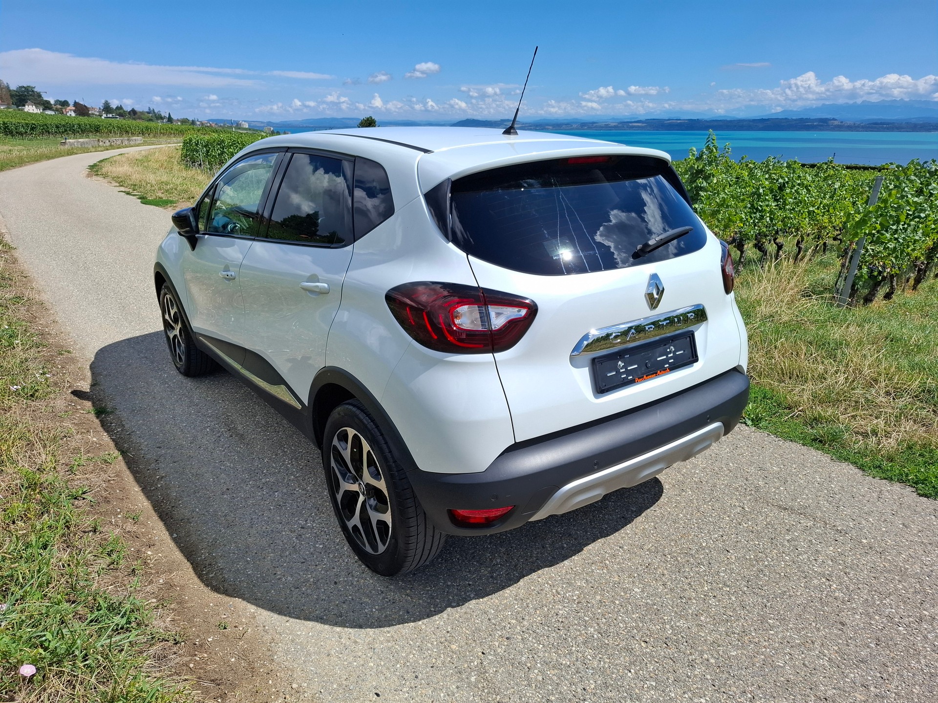 RENAULT Captur 1.2 T 16V Intens-image-3