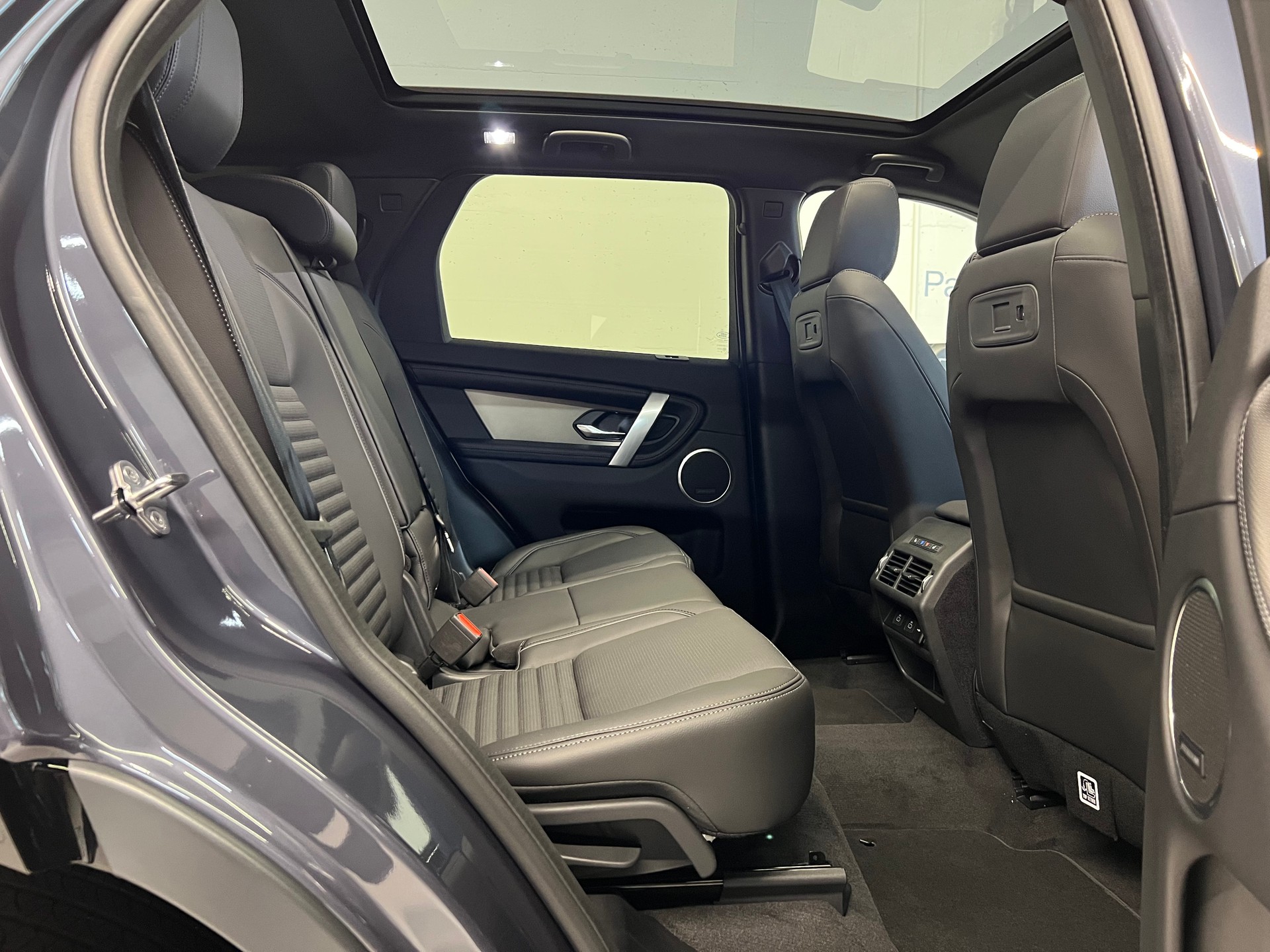 LAND ROVER Discovery Sport 1.5 T 270e Landmark-image-6