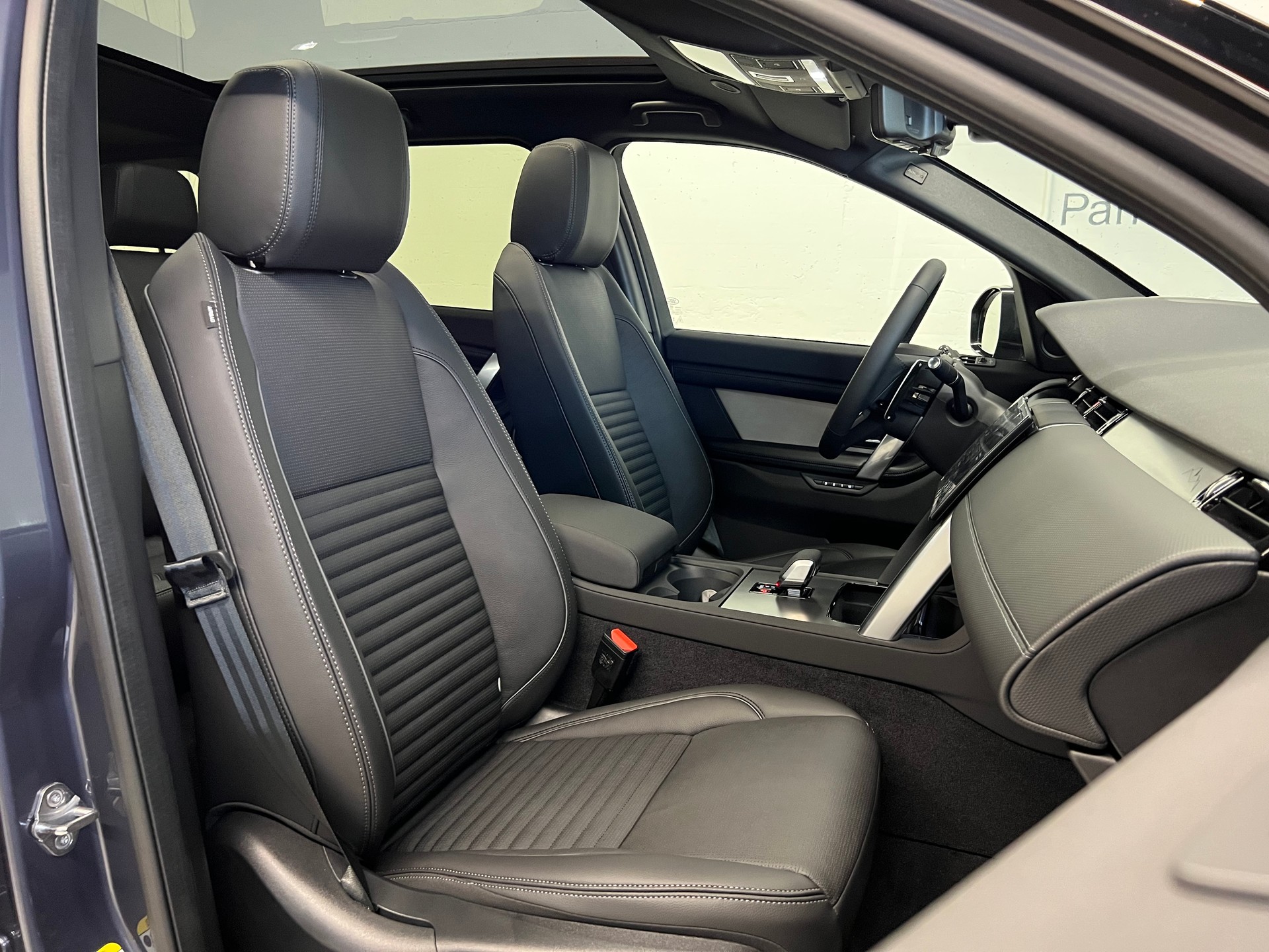 LAND ROVER Discovery Sport 1.5 T 270e Landmark-image-5