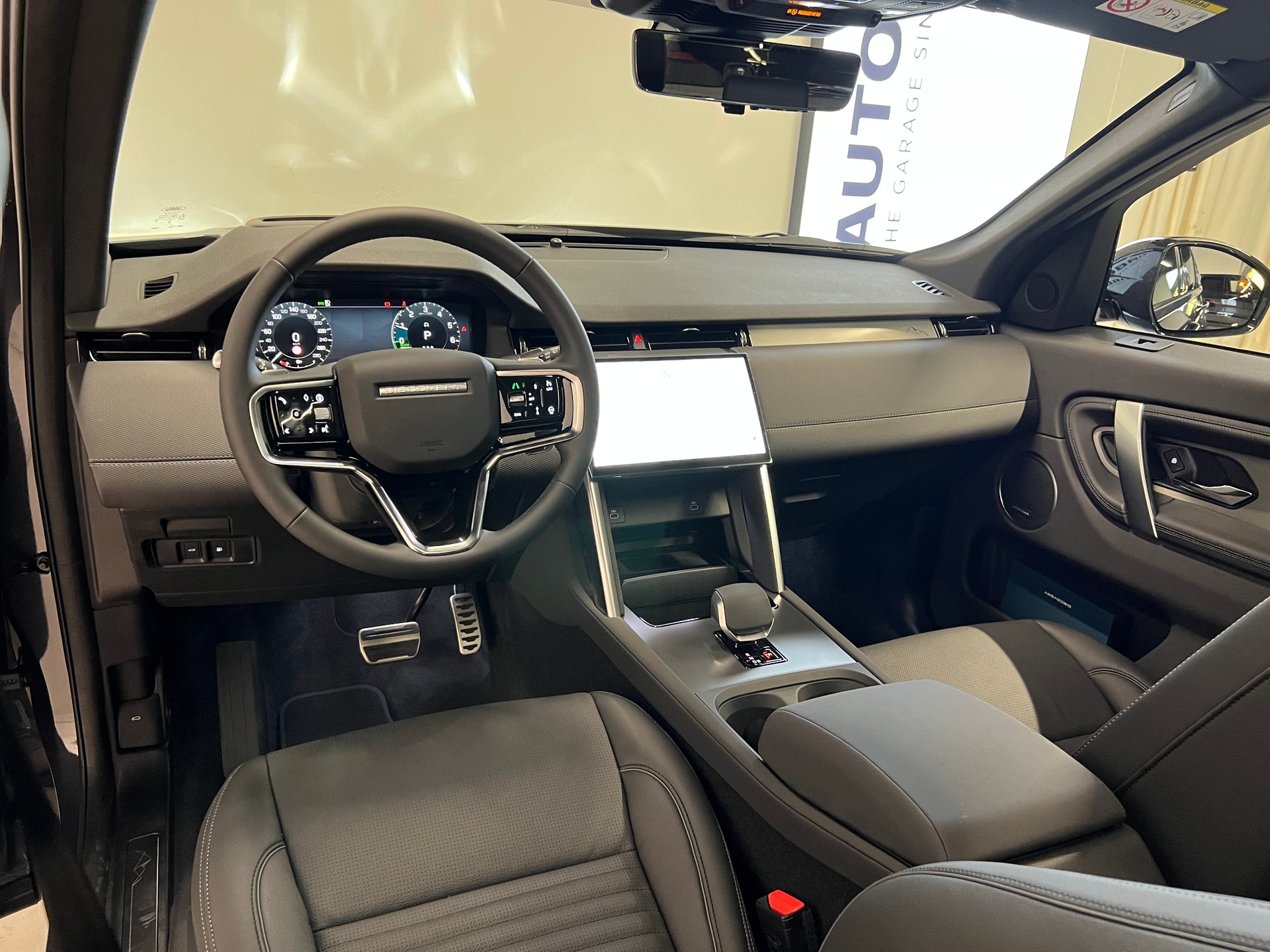 LAND ROVER Discovery Sport 1.5 T 270e Landmark-image-2