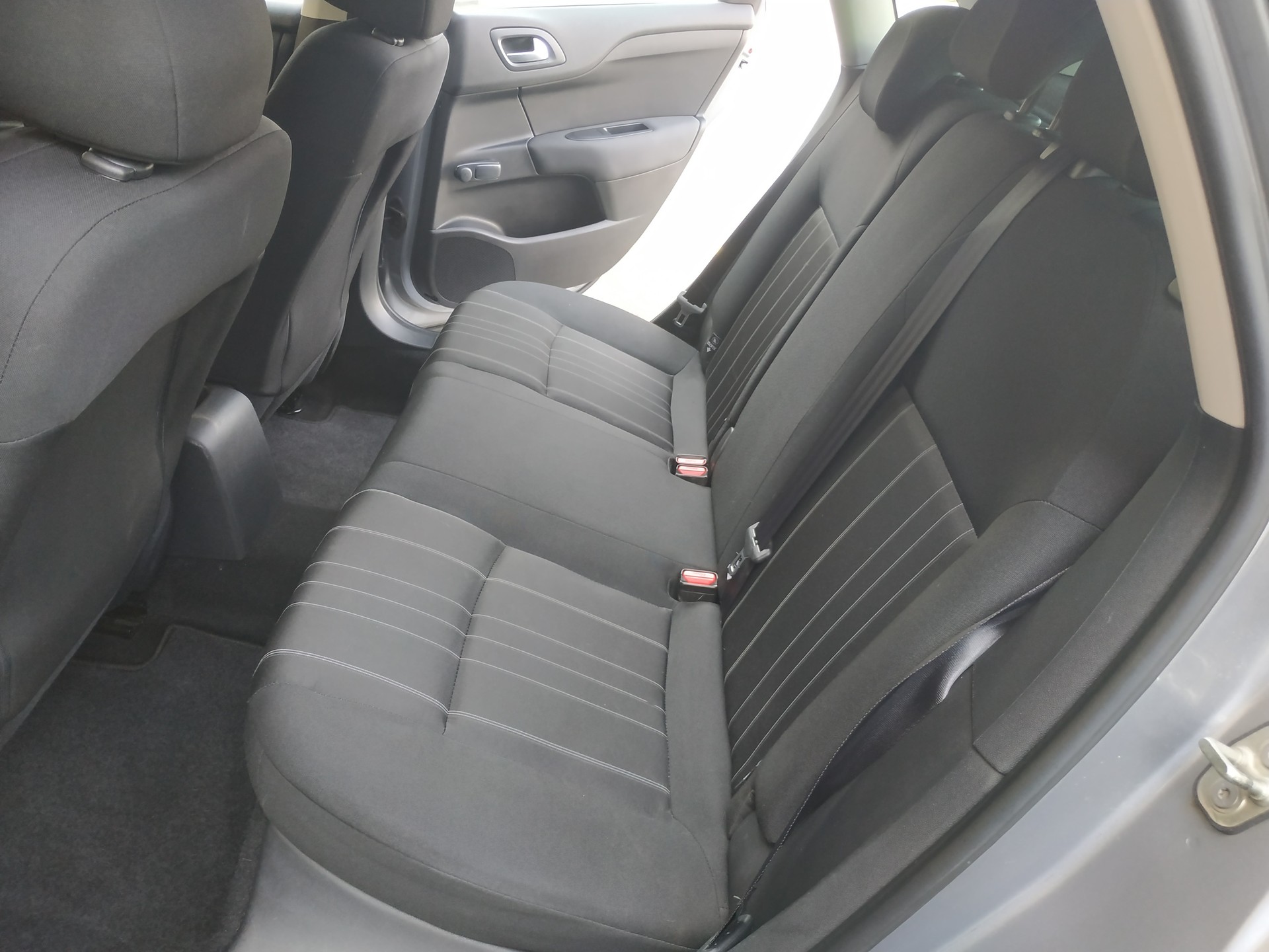CITROEN C4 1.2 Pure Tech Live Edition-image-15