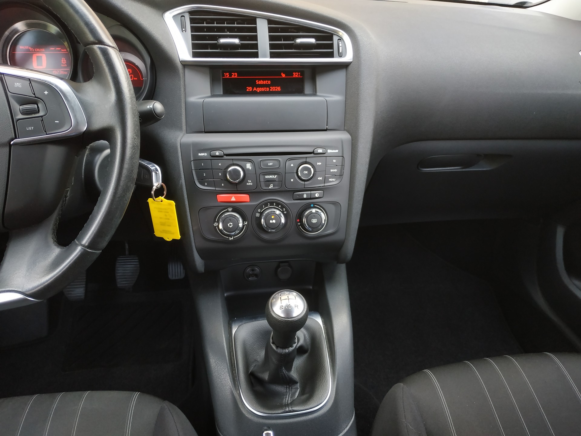 CITROEN C4 1.2 Pure Tech Live Edition-image-12
