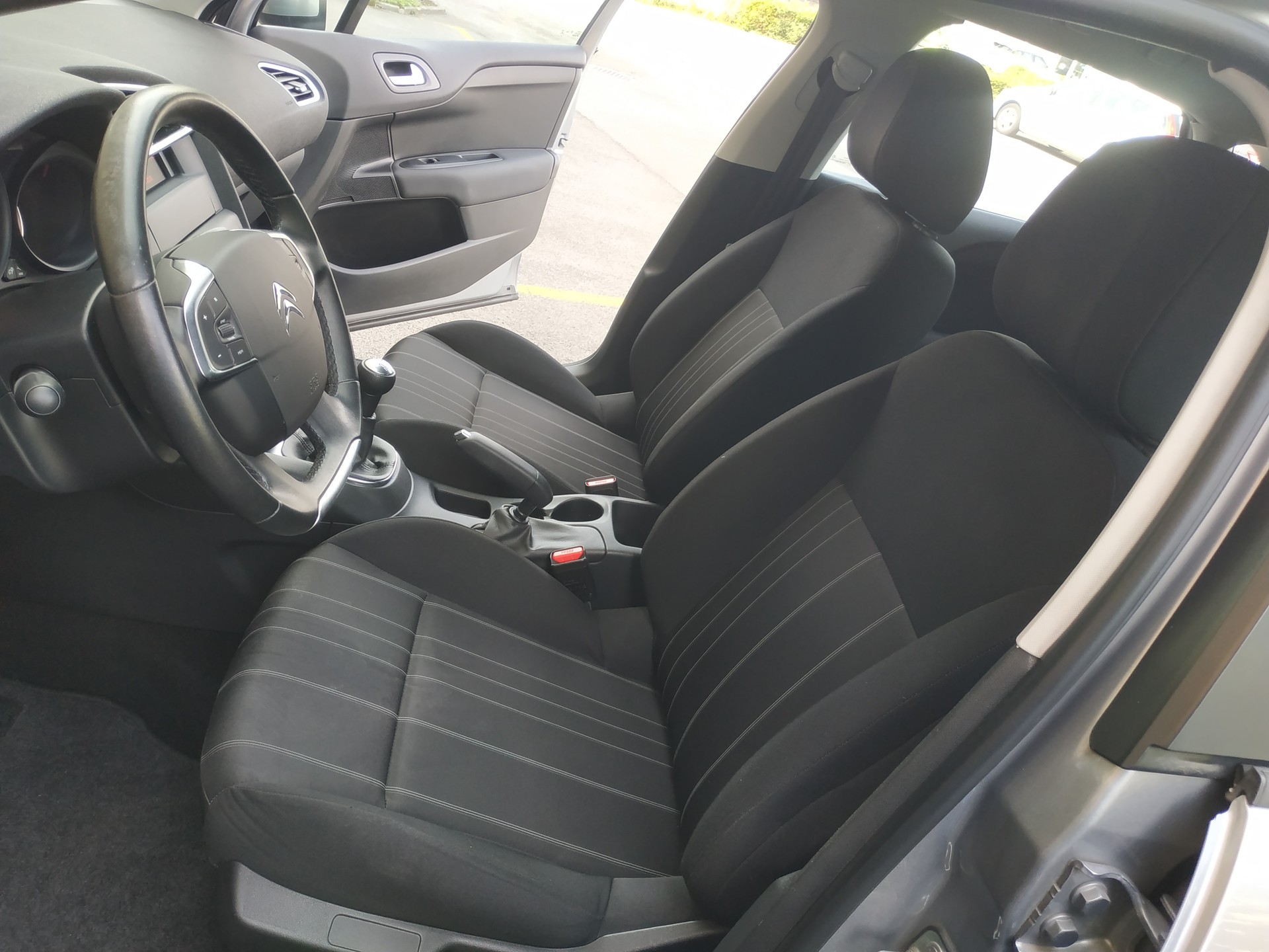 CITROEN C4 1.2 Pure Tech Live Edition-image-11