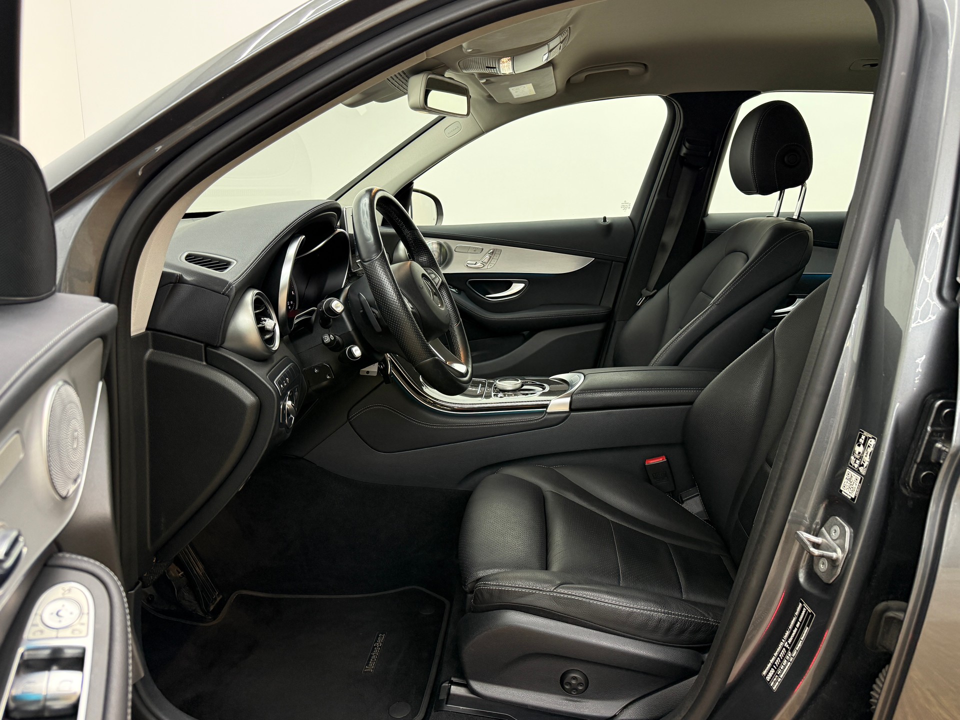 MERCEDES-BENZ GLC 350 d AMG Line 4Matic 9G-Tronic-image-18