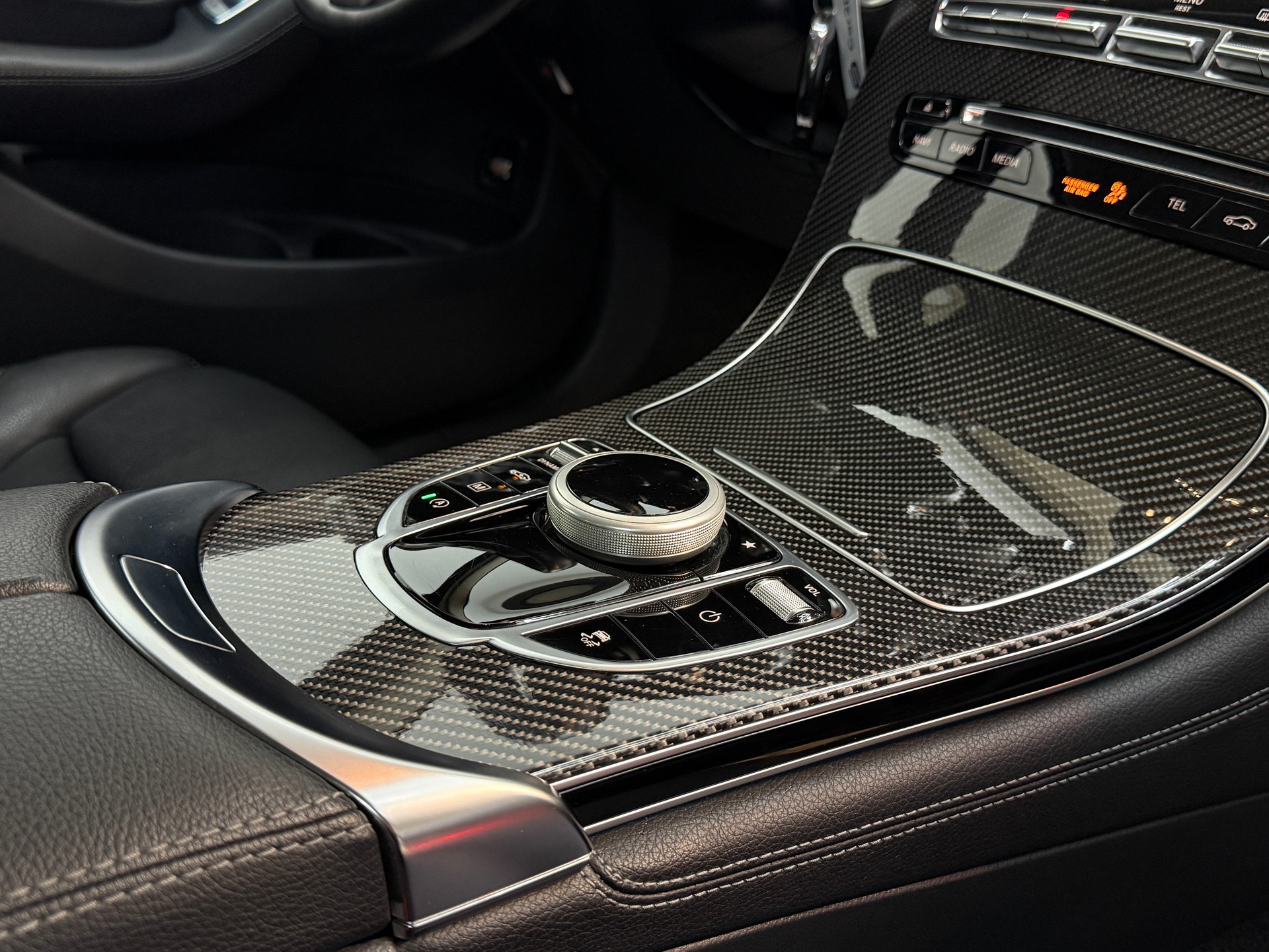 MERCEDES-BENZ GLC 350 d AMG Line 4Matic 9G-Tronic-image-27