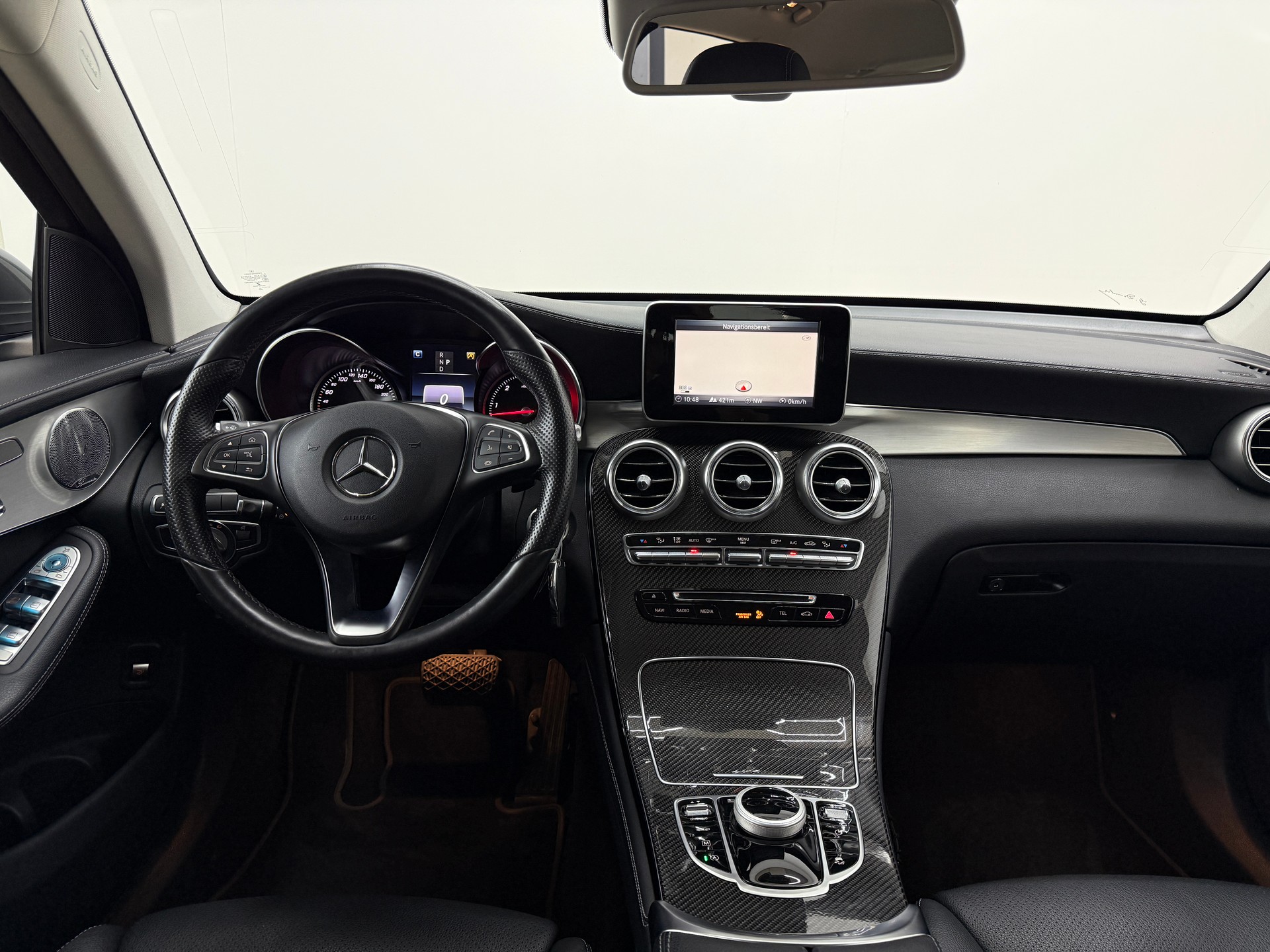 MERCEDES-BENZ GLC 350 d AMG Line 4Matic 9G-Tronic-image-26