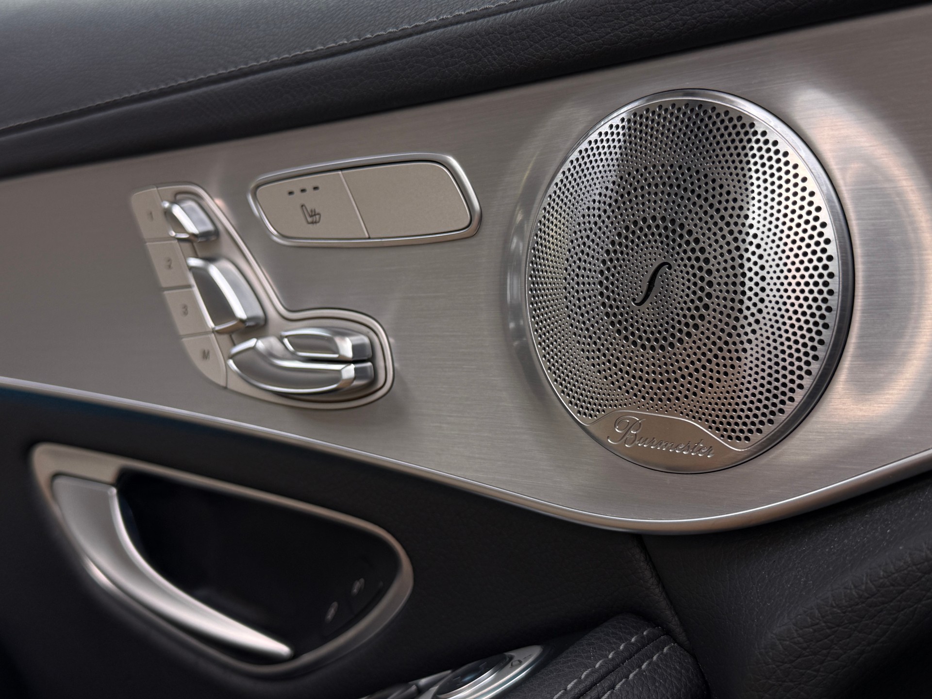 MERCEDES-BENZ GLC 350 d AMG Line 4Matic 9G-Tronic-image-30