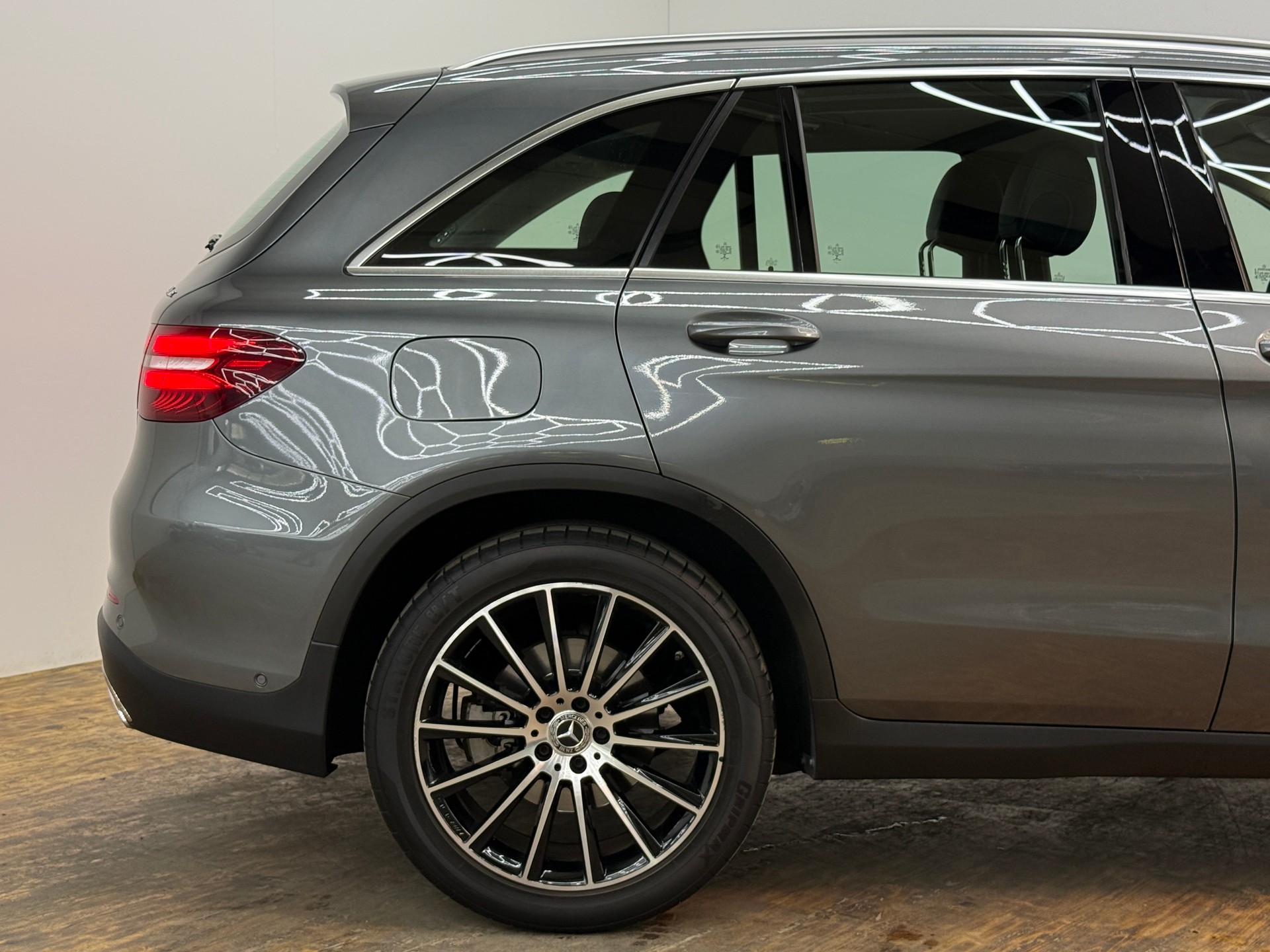MERCEDES-BENZ GLC 350 d AMG Line 4Matic 9G-Tronic-image-14