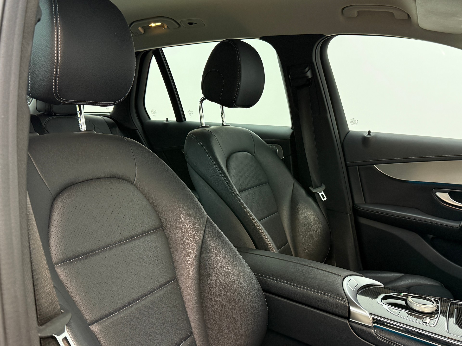 MERCEDES-BENZ GLC 350 d AMG Line 4Matic 9G-Tronic-image-21