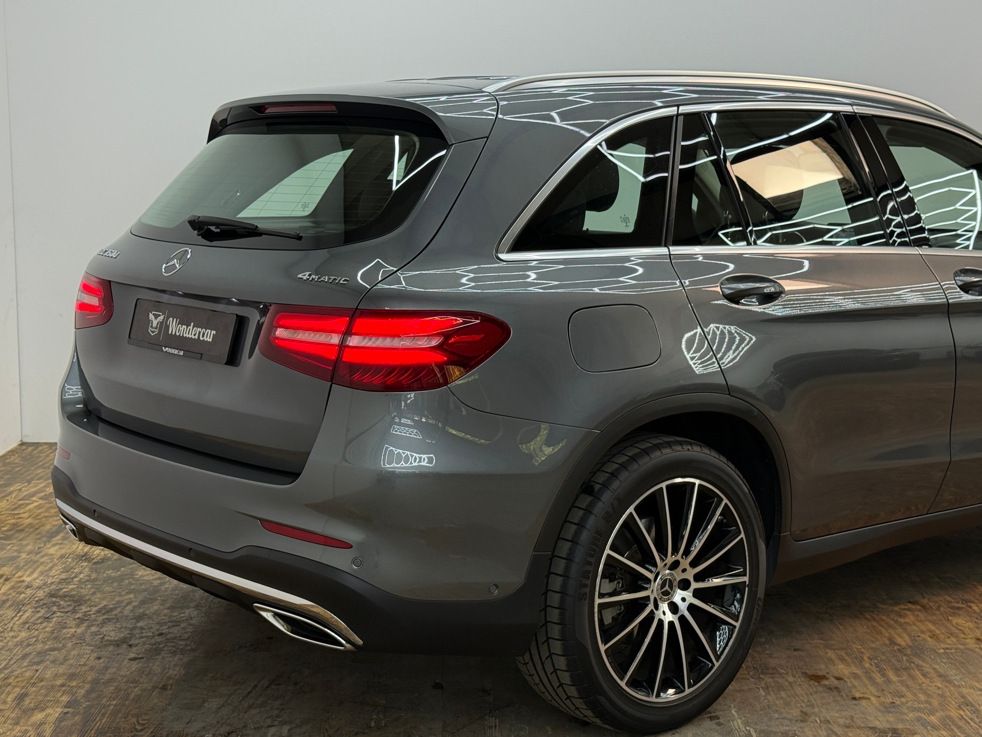 MERCEDES-BENZ GLC 350 d AMG Line 4Matic 9G-Tronic-image-13