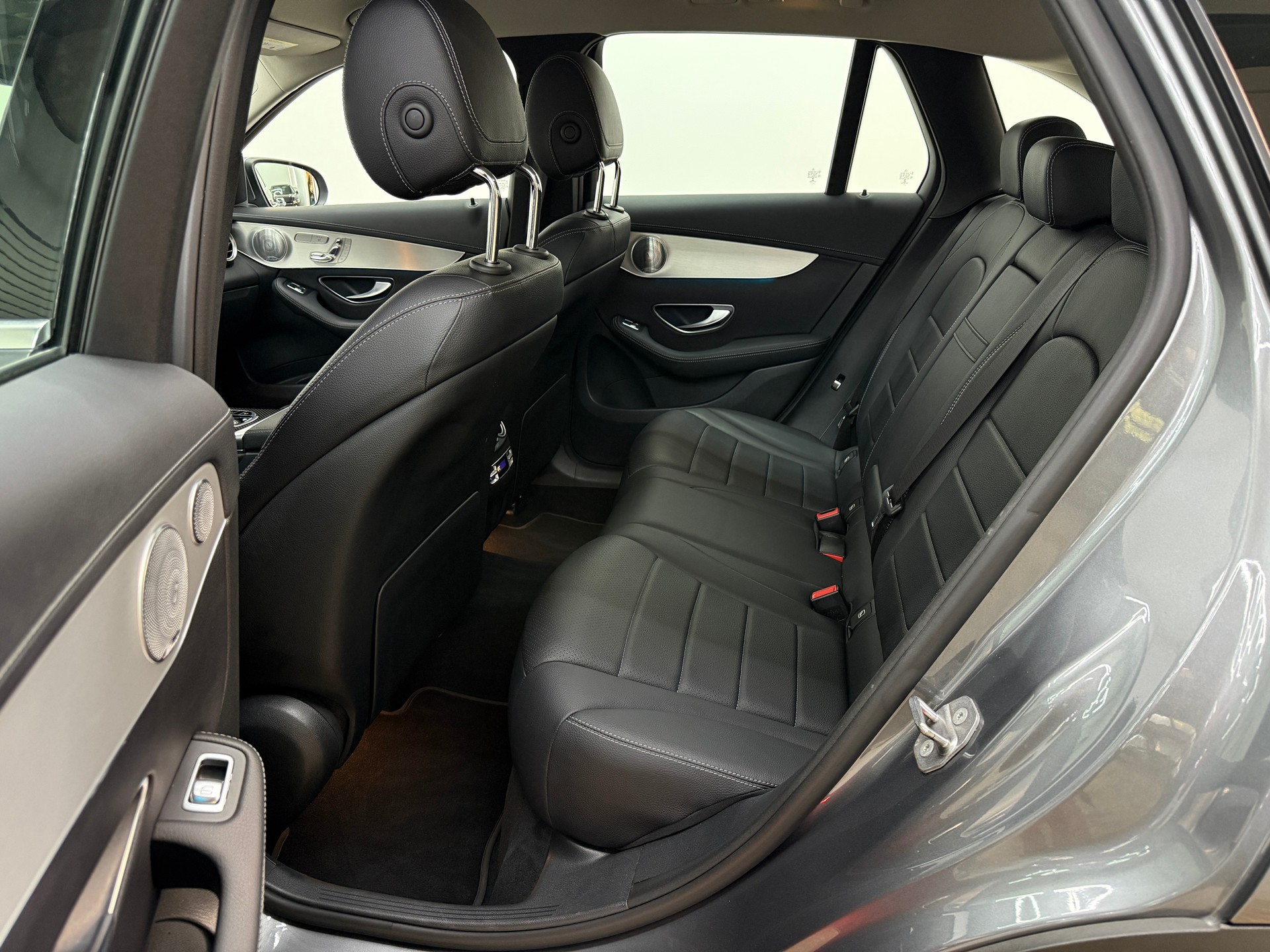 MERCEDES-BENZ GLC 350 d AMG Line 4Matic 9G-Tronic-image-22