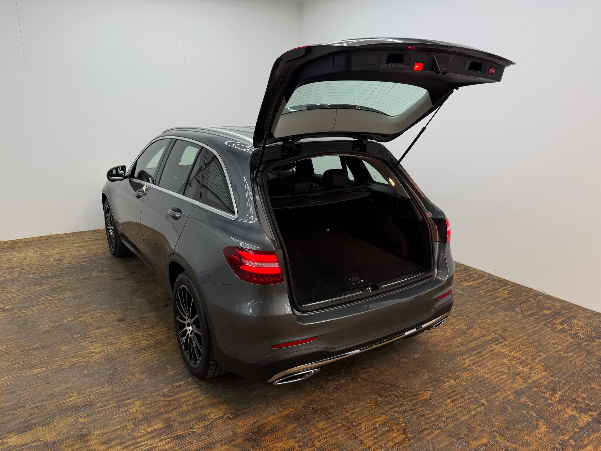 MERCEDES-BENZ GLC 350 d AMG Line 4Matic 9G-Tronic-image-23
