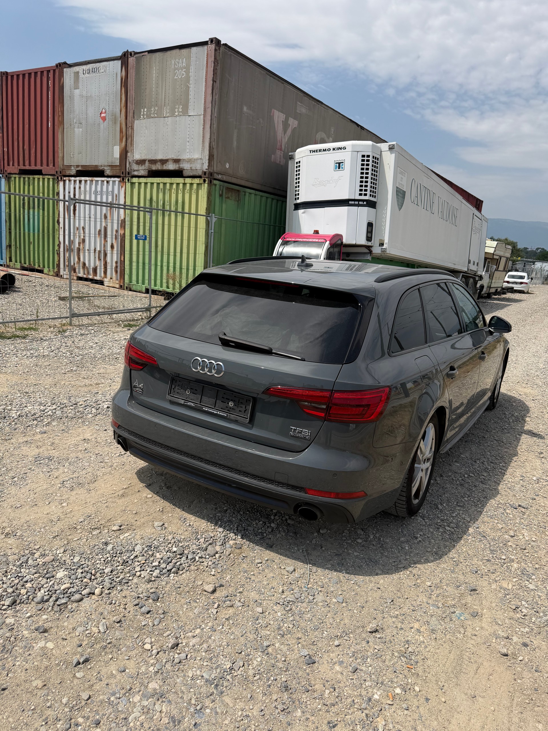 AUDI A4 Avant 2.0 TFSI Design quattro S-tronic-image-9