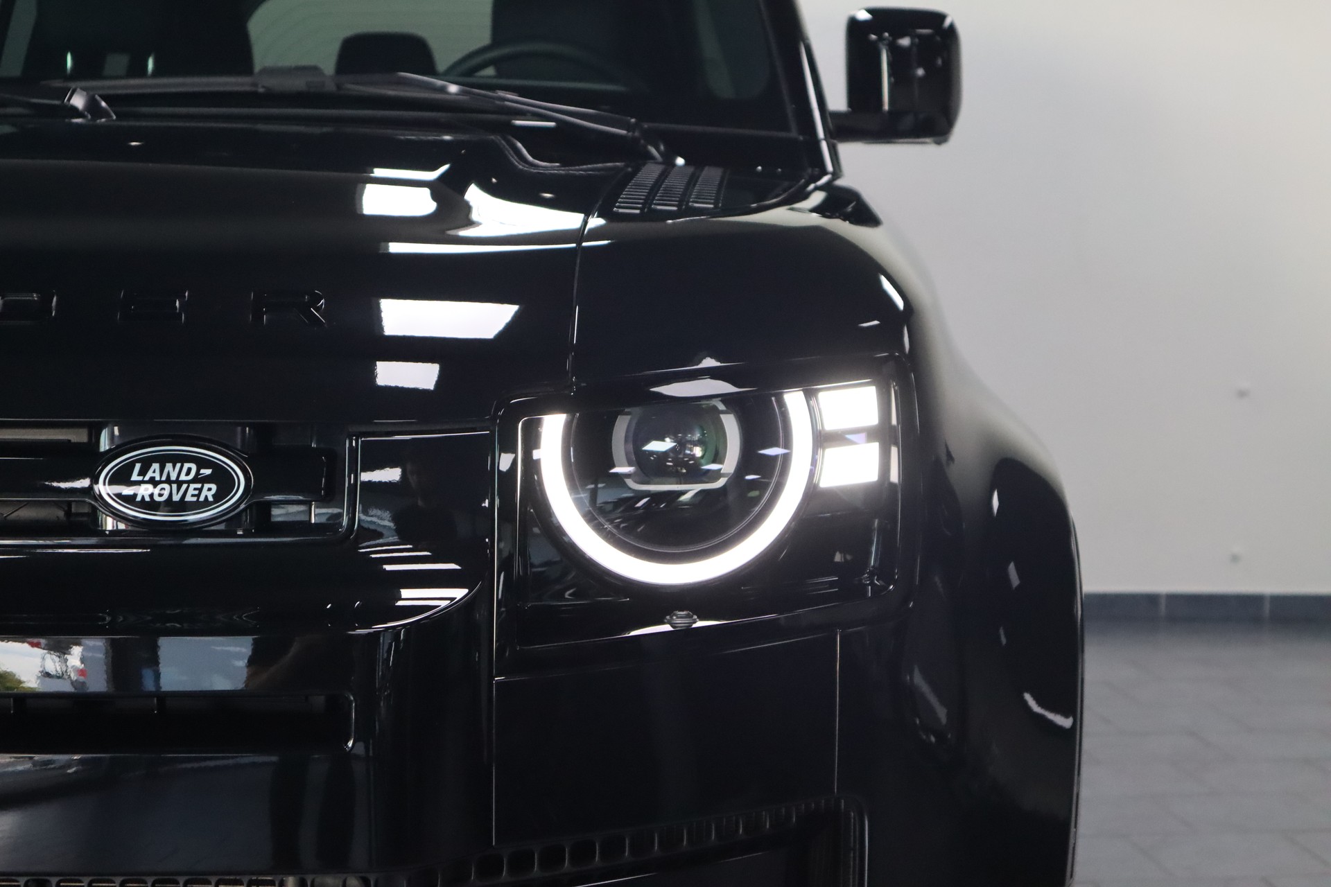 LAND ROVER Defender 110 3.0 D I6 350 X-Dynamic HSE AWD AT8-image-7
