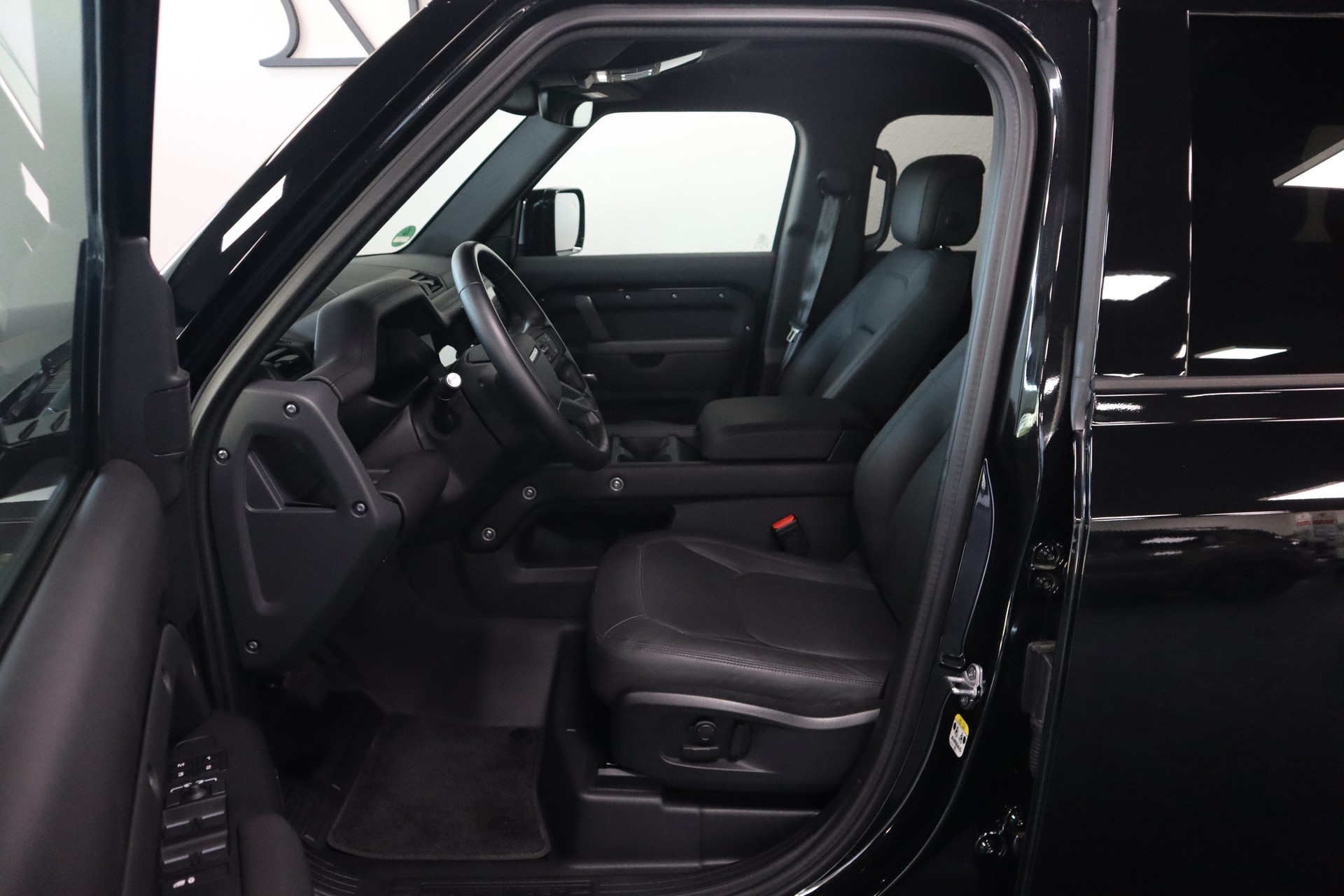 LAND ROVER Defender 110 3.0 D I6 350 X-Dynamic HSE AWD AT8-image-8