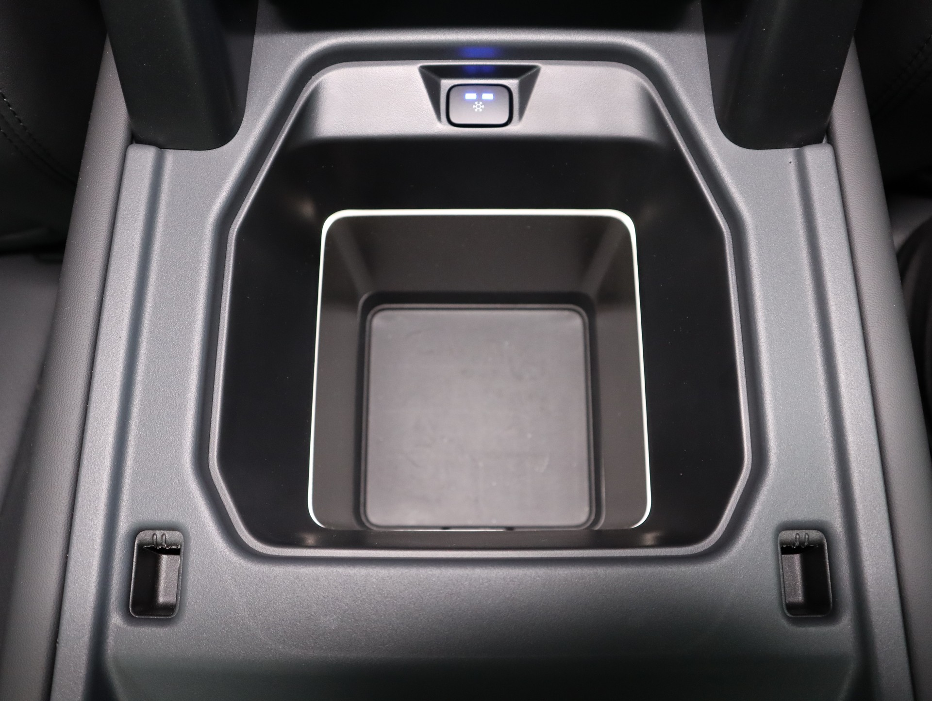 LAND ROVER Defender 110 3.0 D I6 350 X-Dynamic HSE AWD AT8-image-21
