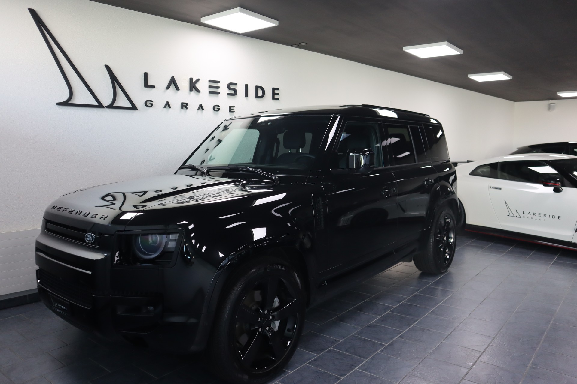 LAND ROVER Defender 110 3.0 D I6 350 X-Dynamic HSE AWD AT8-image-0