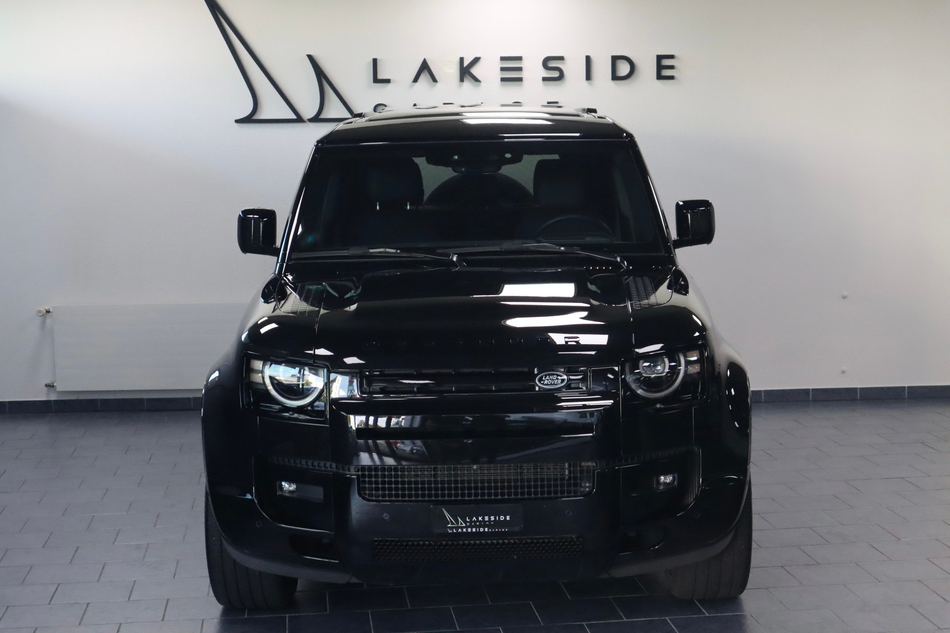 LAND ROVER Defender 110 3.0 D I6 350 X-Dynamic HSE AWD AT8-image-1