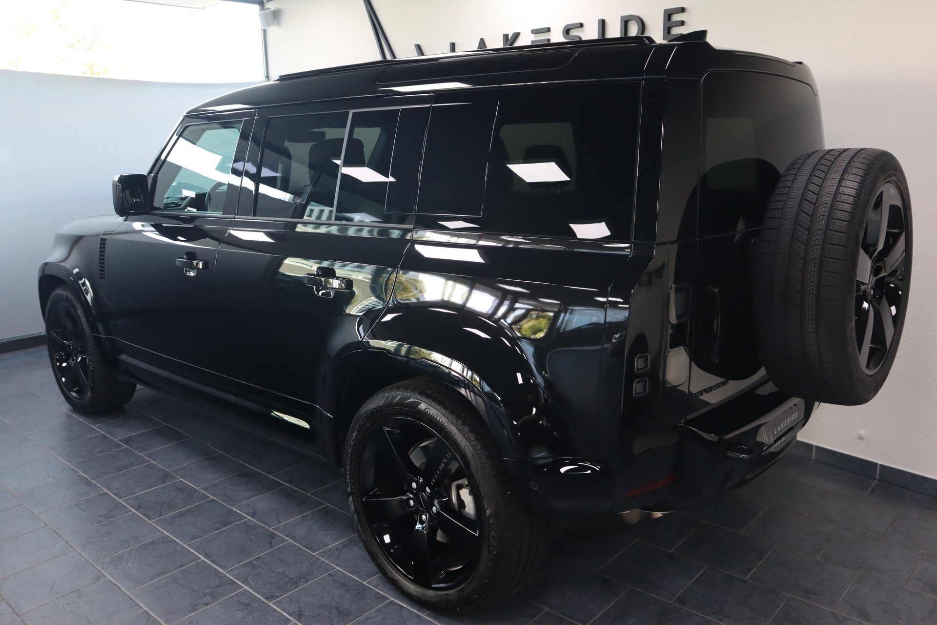 LAND ROVER Defender 110 3.0 D I6 350 X-Dynamic HSE AWD AT8-image-5