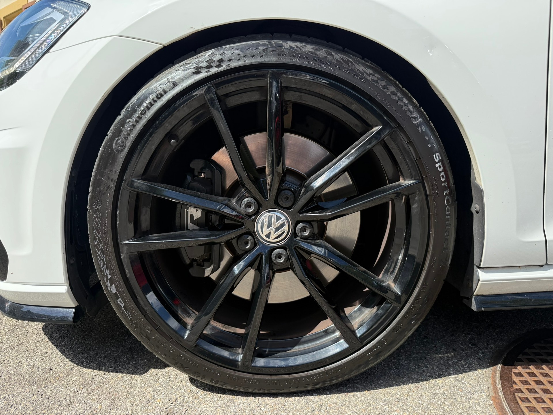VW Golf VII 2.0 TSI R DSG 4motion-image-6