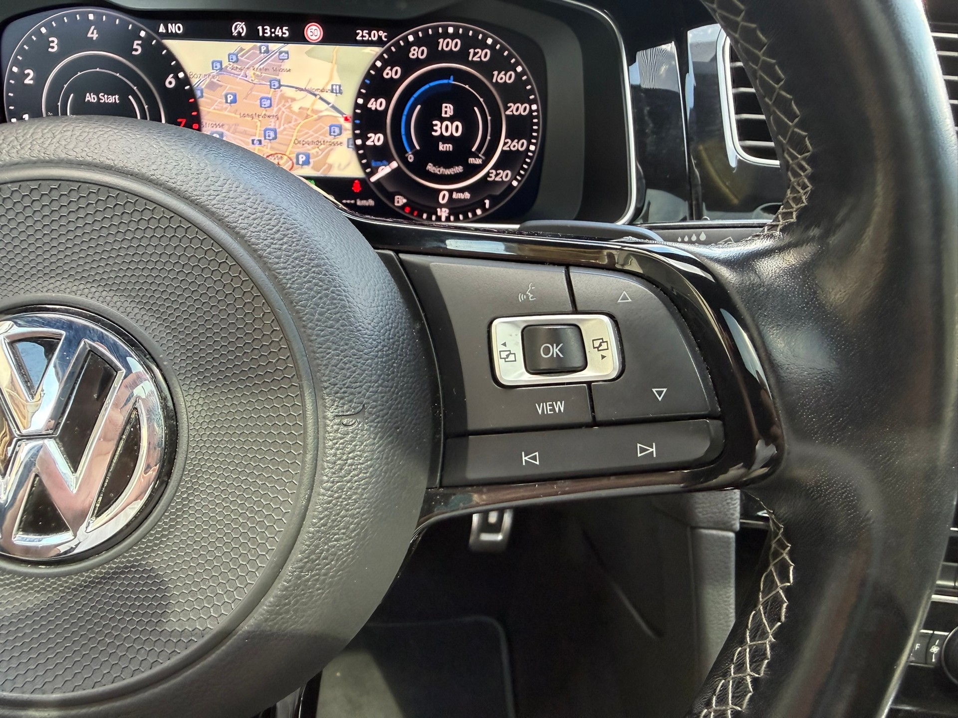 VW Golf VII 2.0 TSI R DSG 4motion-image-13