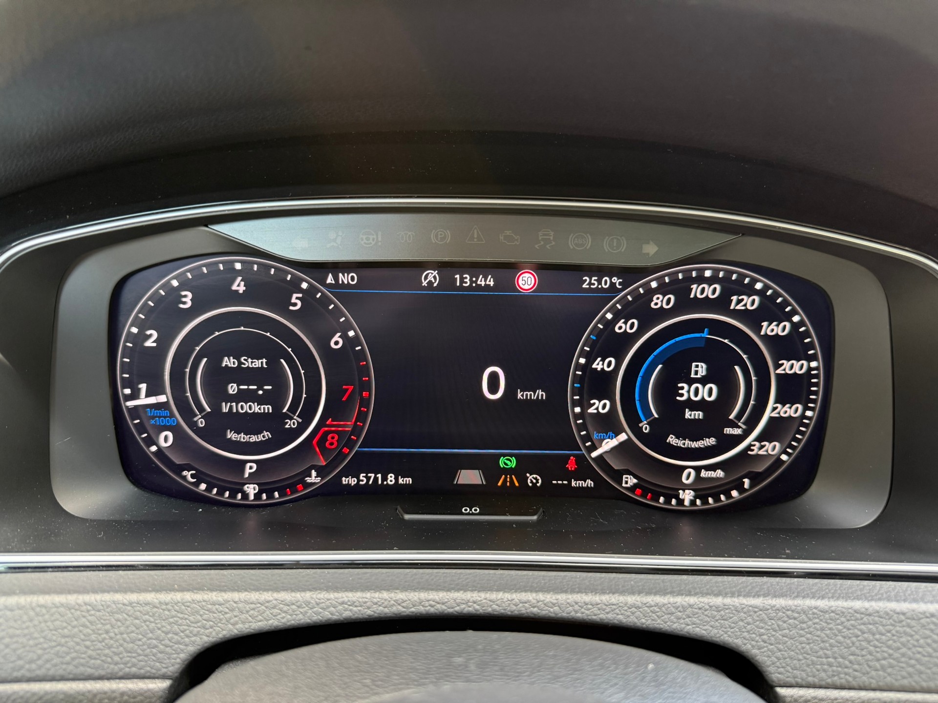 VW Golf VII 2.0 TSI R DSG 4motion-image-14