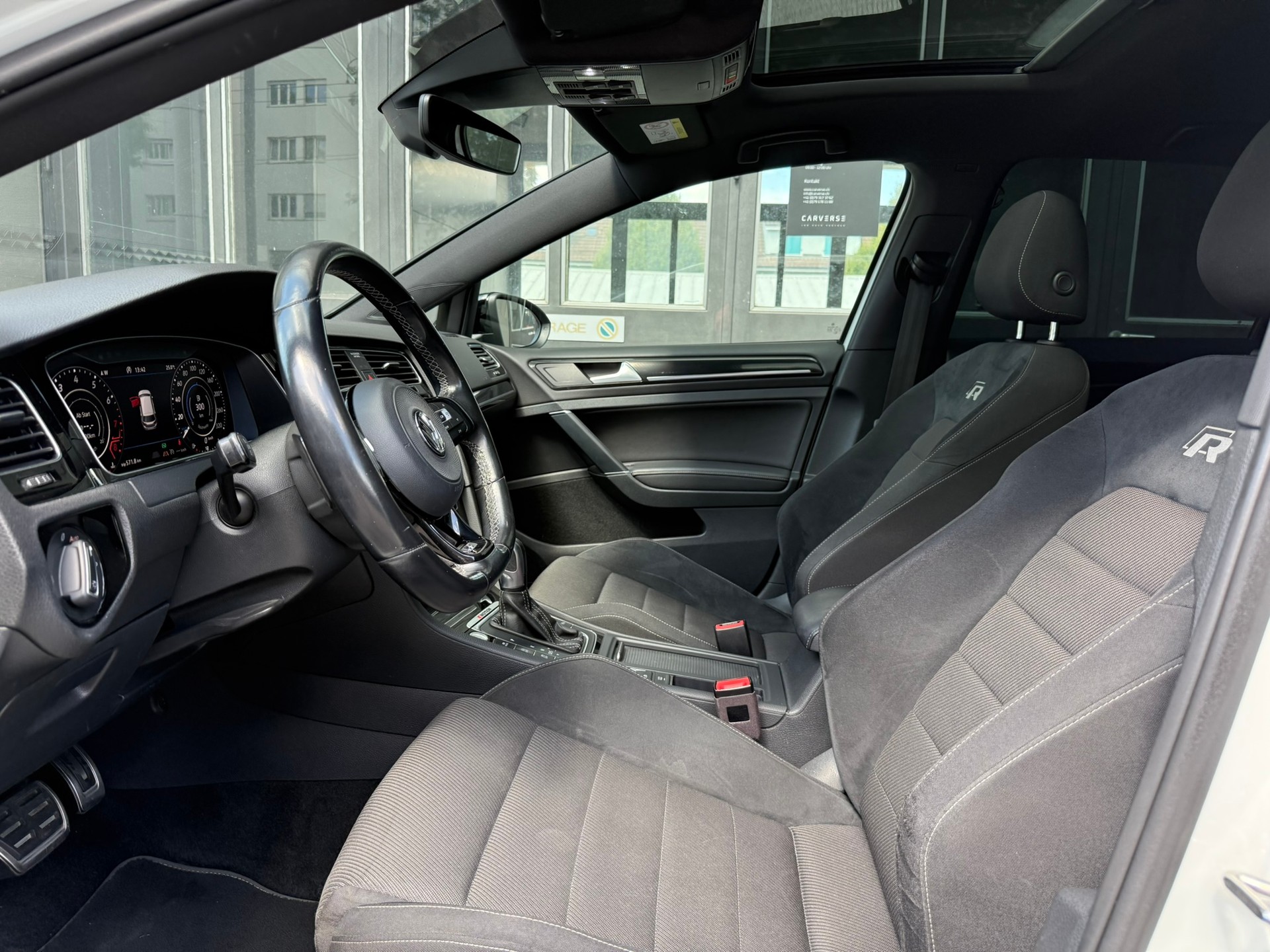 VW Golf VII 2.0 TSI R DSG 4motion-image-8