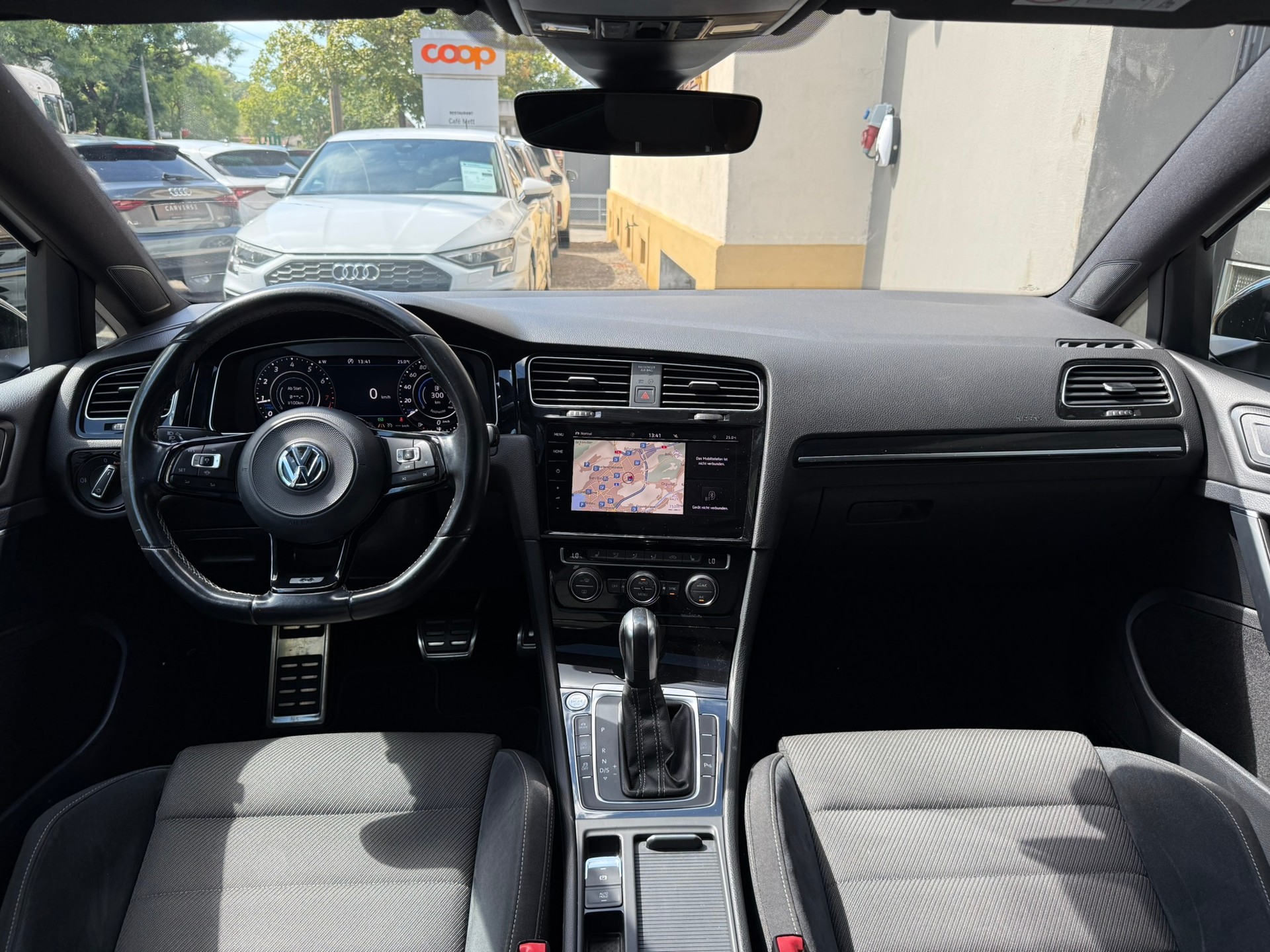 VW Golf VII 2.0 TSI R DSG 4motion-image-7