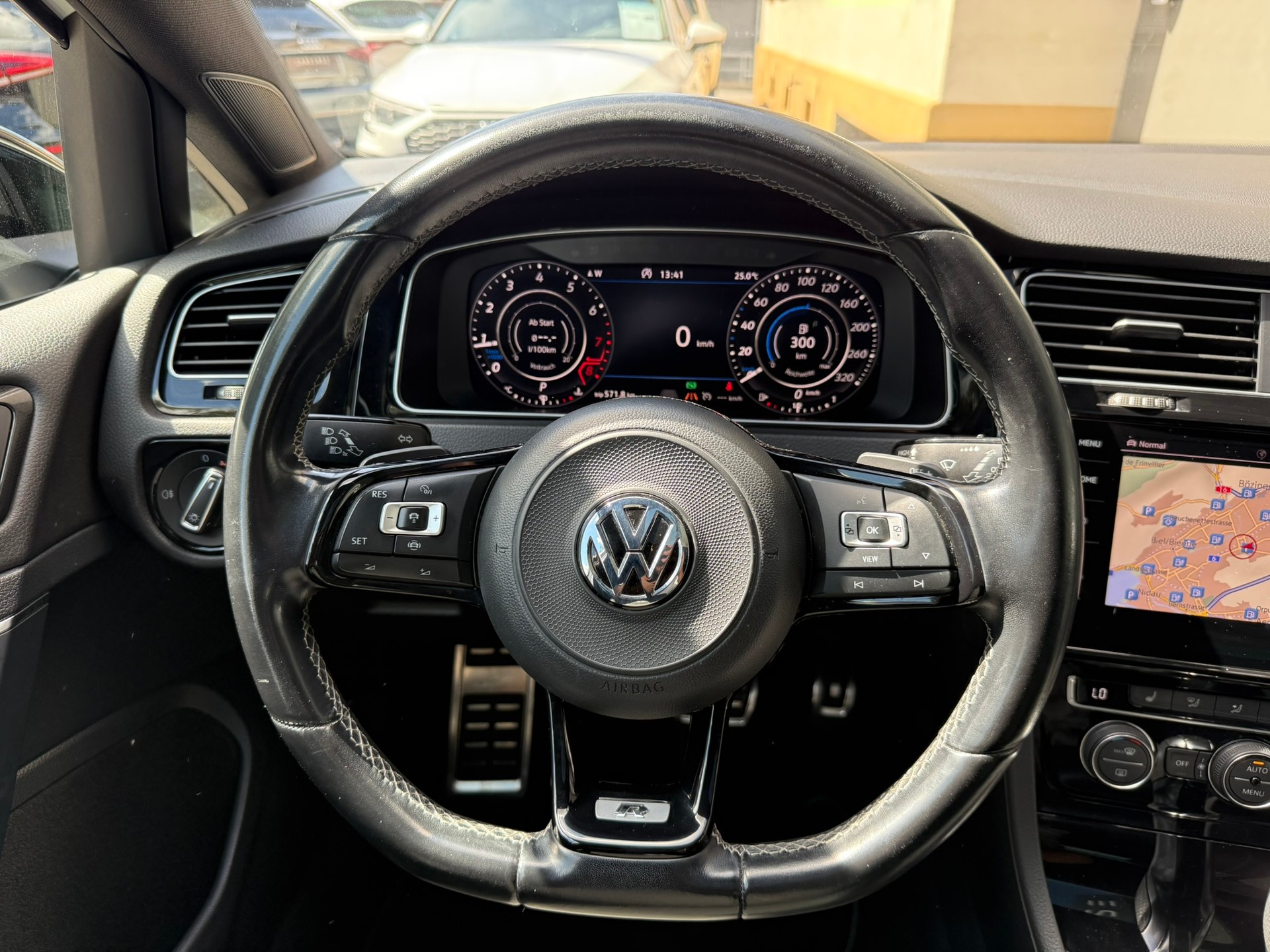 VW Golf VII 2.0 TSI R DSG 4motion-image-11