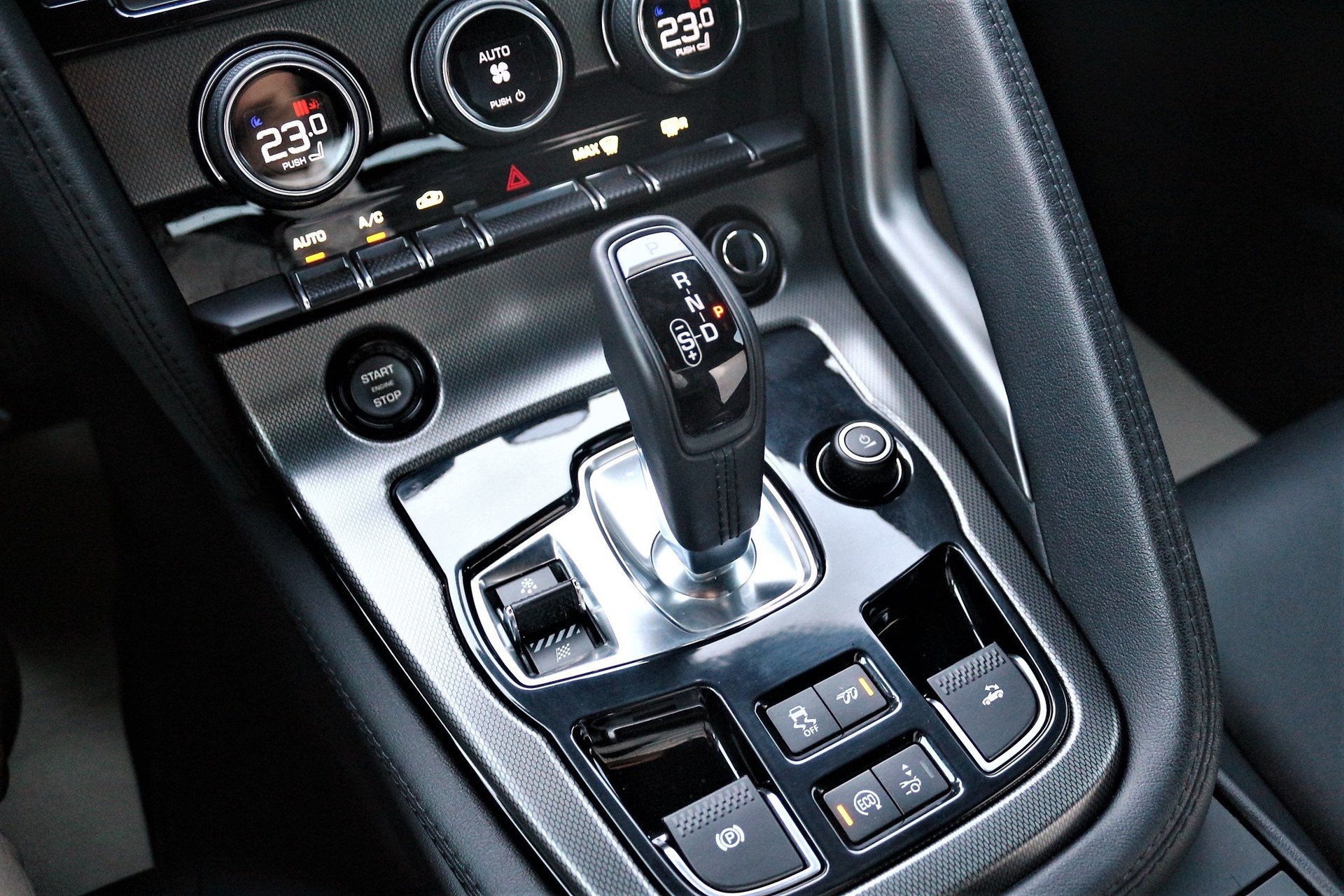 JAGUAR 3.0 V6-image-4