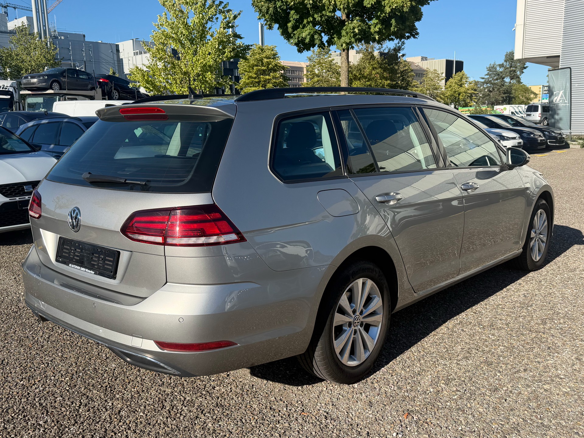 VW Golf Variant 2.0 TDI Comfortline DSG-image-4
