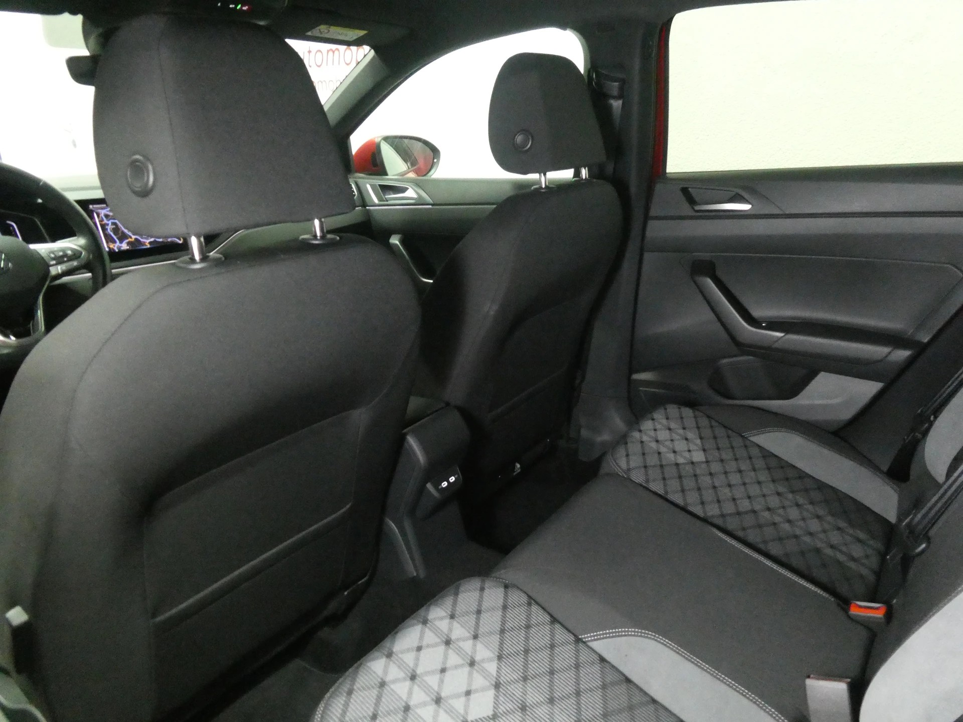 VW Taigo 1.5 TSI R-Line DSG - Navi - Digital Cockpit Pro - IQ Light - Kamera - 150 PS-image-10
