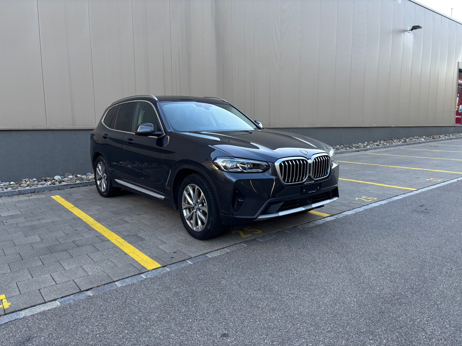 BMW 30e xDrive-image-0