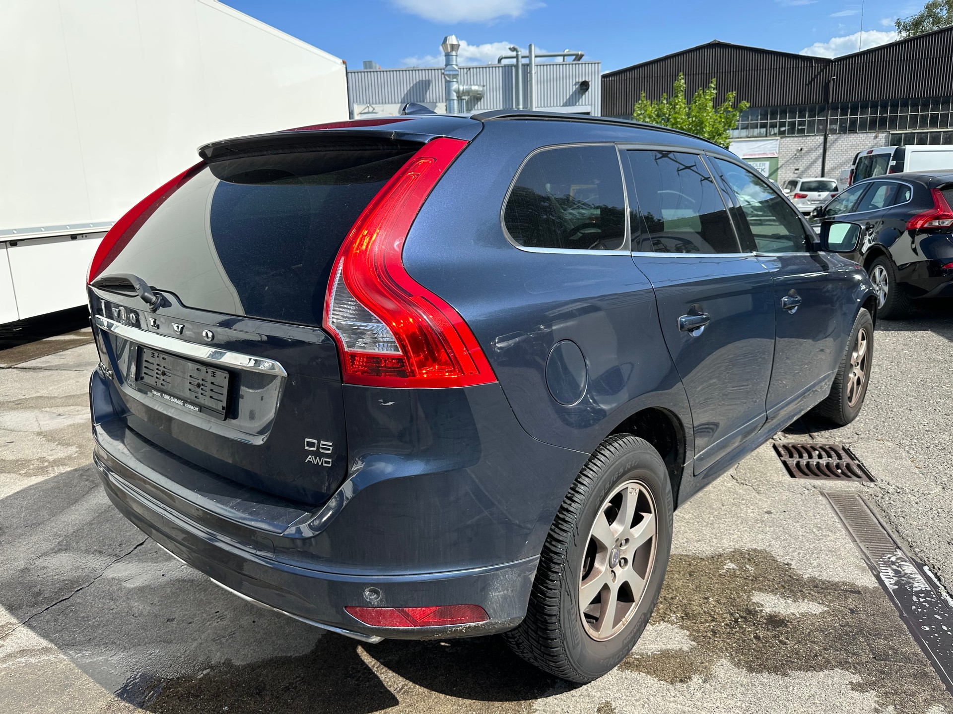 VOLVO XC60 D5 AWD Kinetic Geartronic-image-3