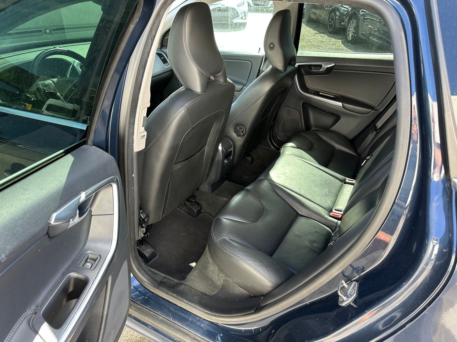 VOLVO XC60 D5 AWD Kinetic Geartronic-image-11