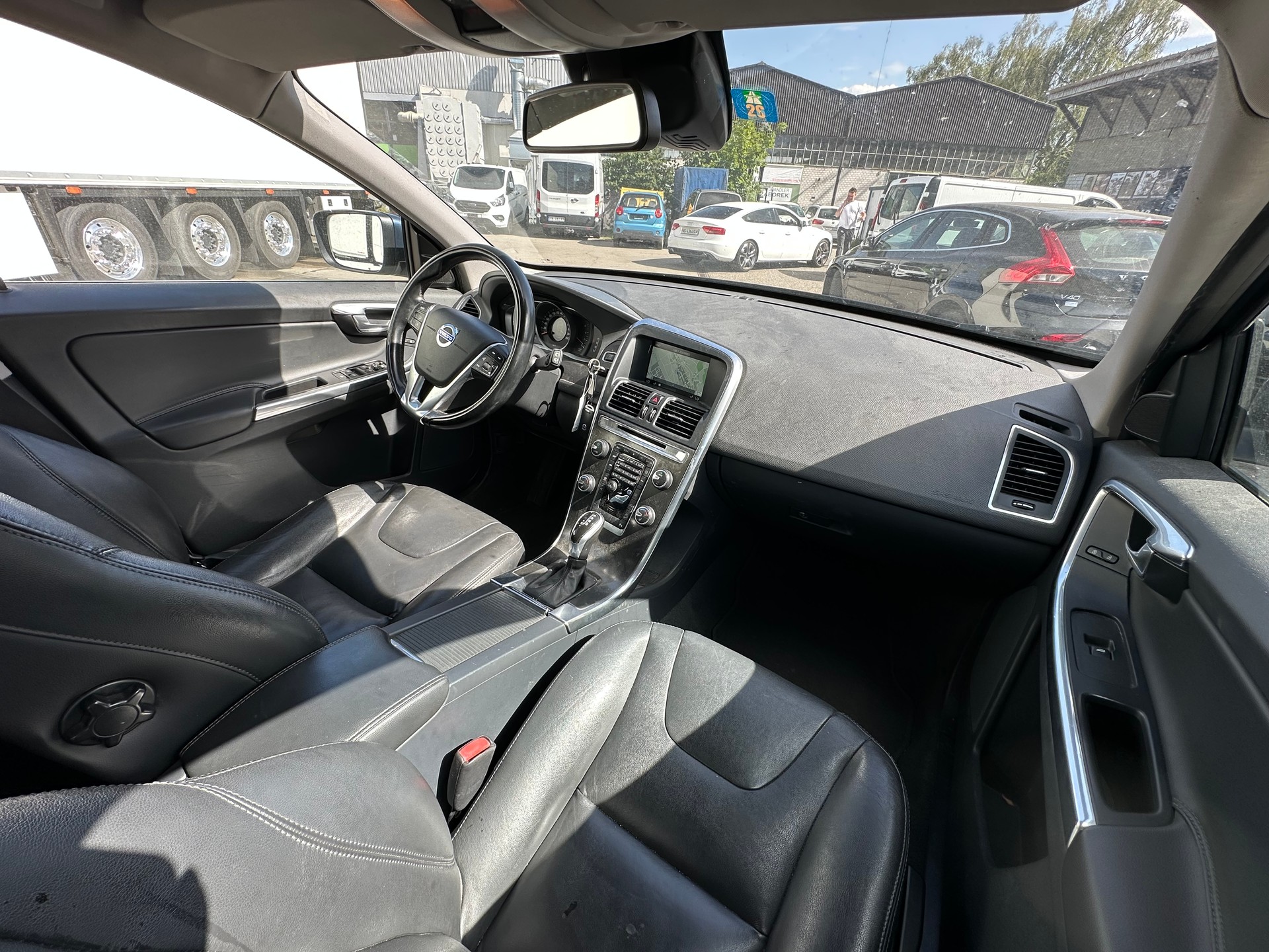 VOLVO XC60 D5 AWD Kinetic Geartronic-image-12