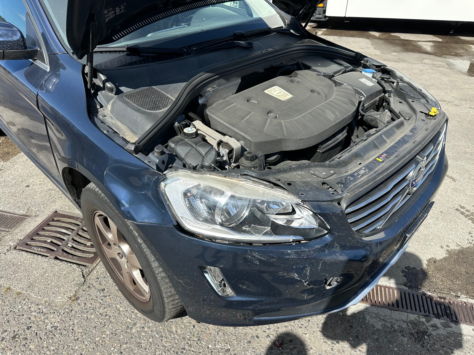 VOLVO XC60 D5 AWD Kinetic Geartronic-image-14