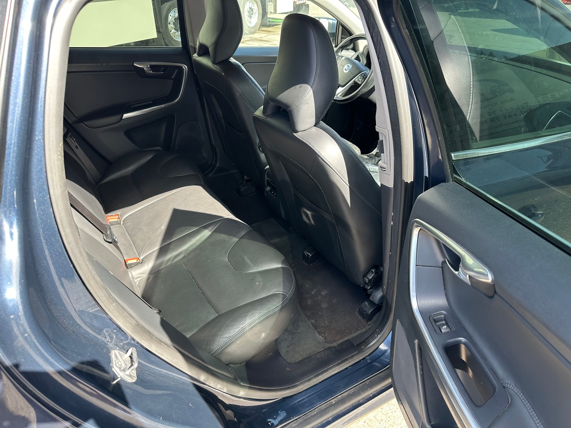 VOLVO XC60 D5 AWD Kinetic Geartronic-image-10