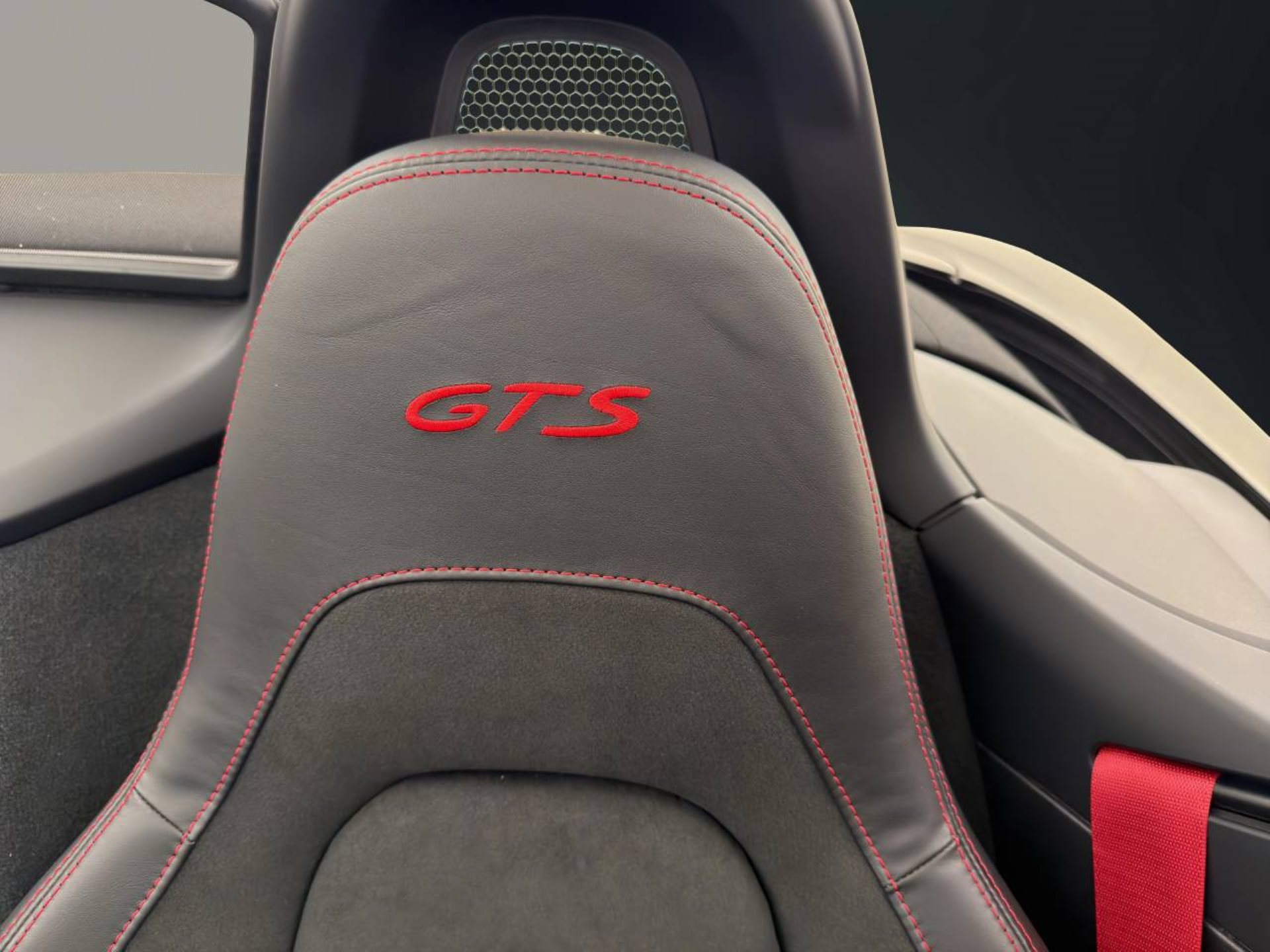 PORSCHE 718 Boxster GTS 4.0-image-16