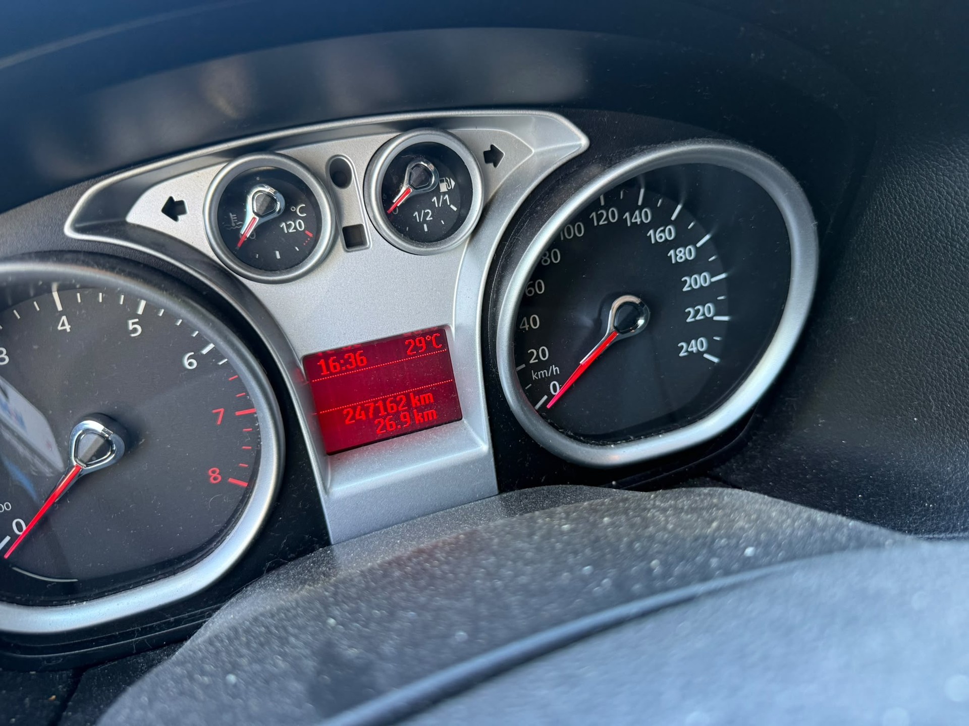 FORD Focus 1.8i Titanium-image-6