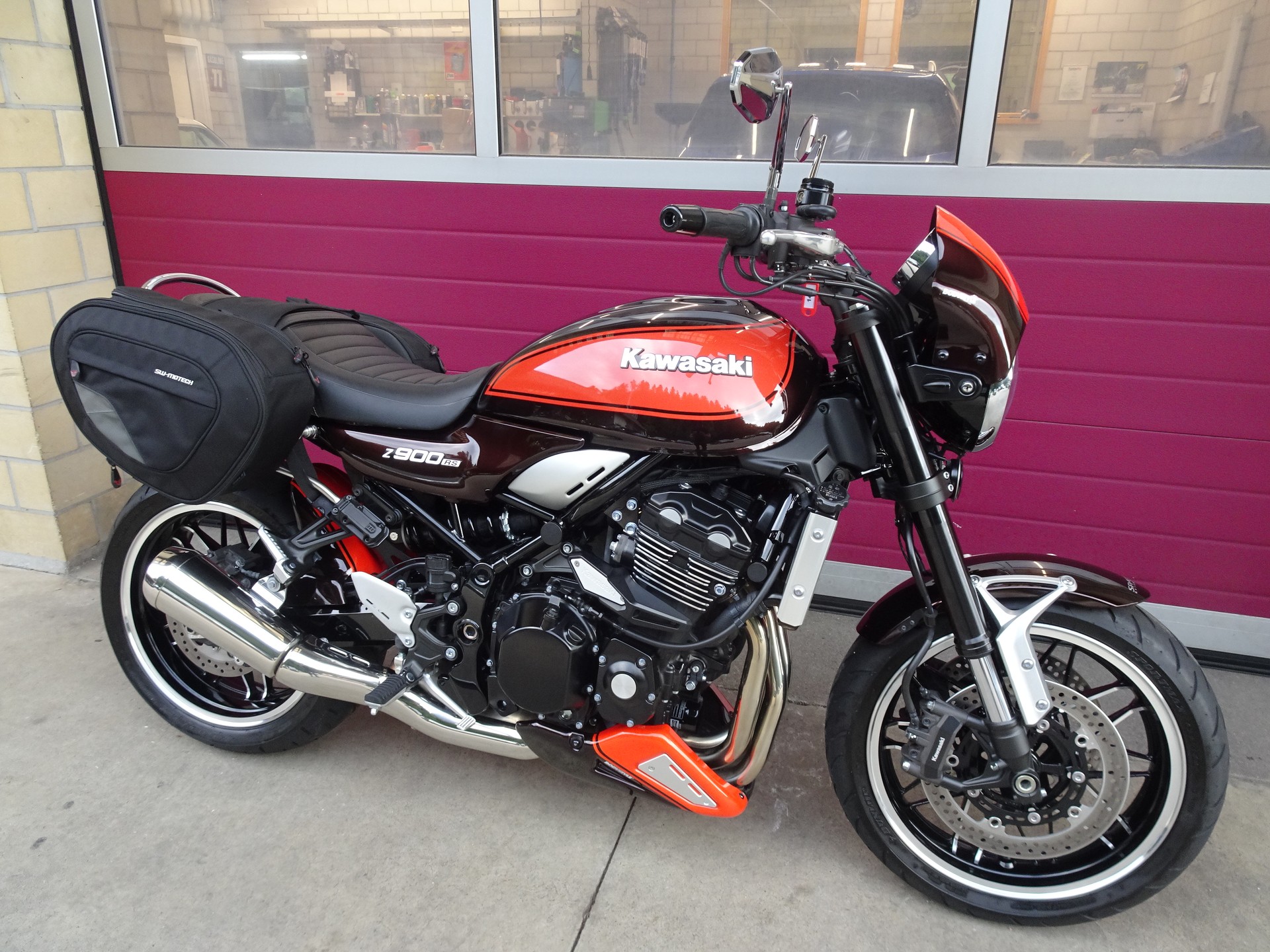 KAWASAKI Z 900 RS-showroom-element-2