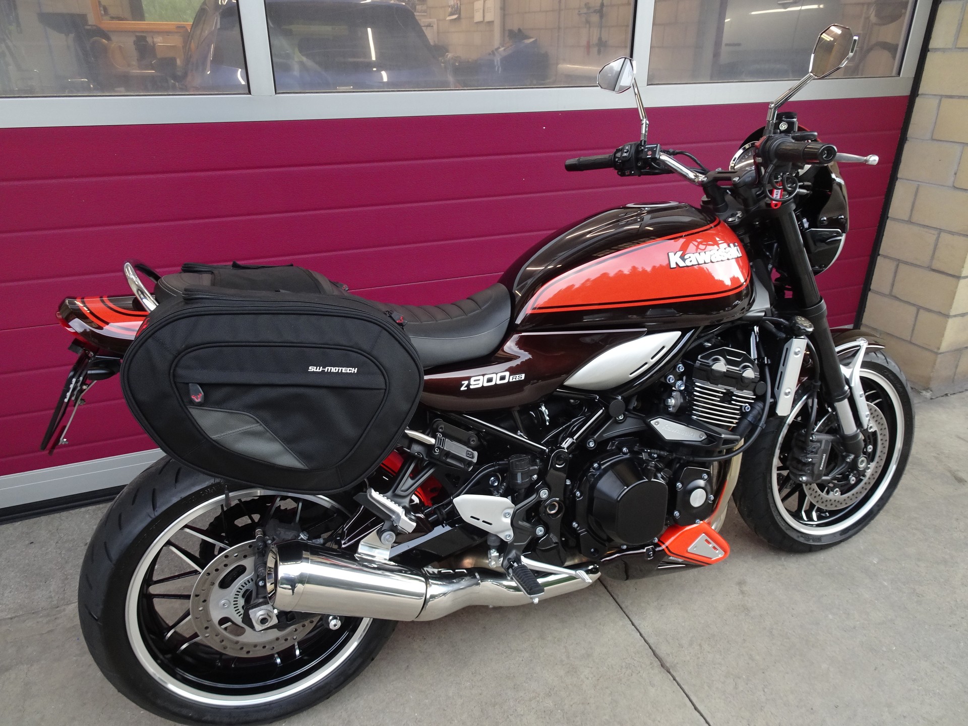 KAWASAKI Z 900 RS-showroom-element-3