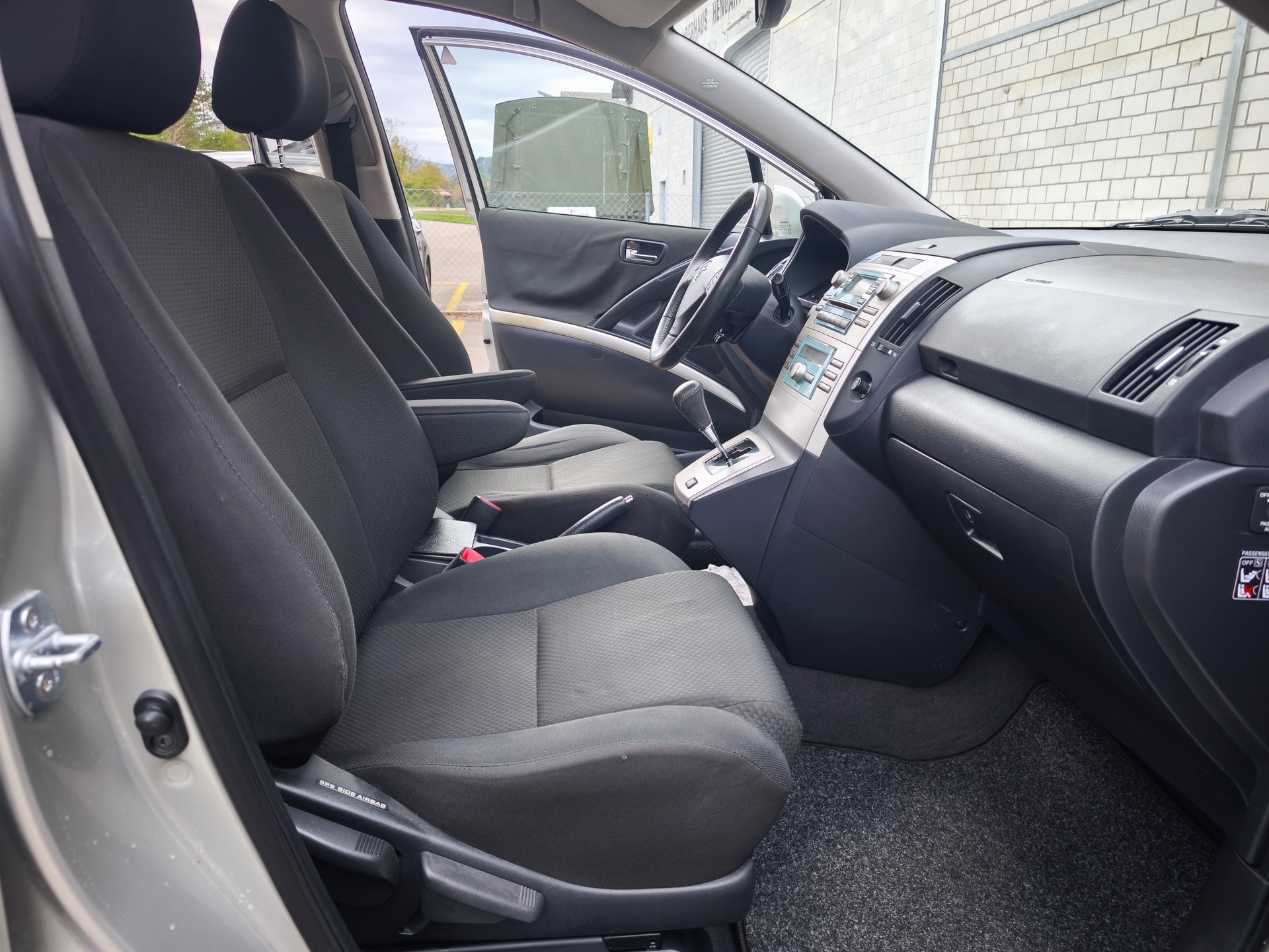 TOYOTA Corolla Verso 1.8 Pardo-image-6
